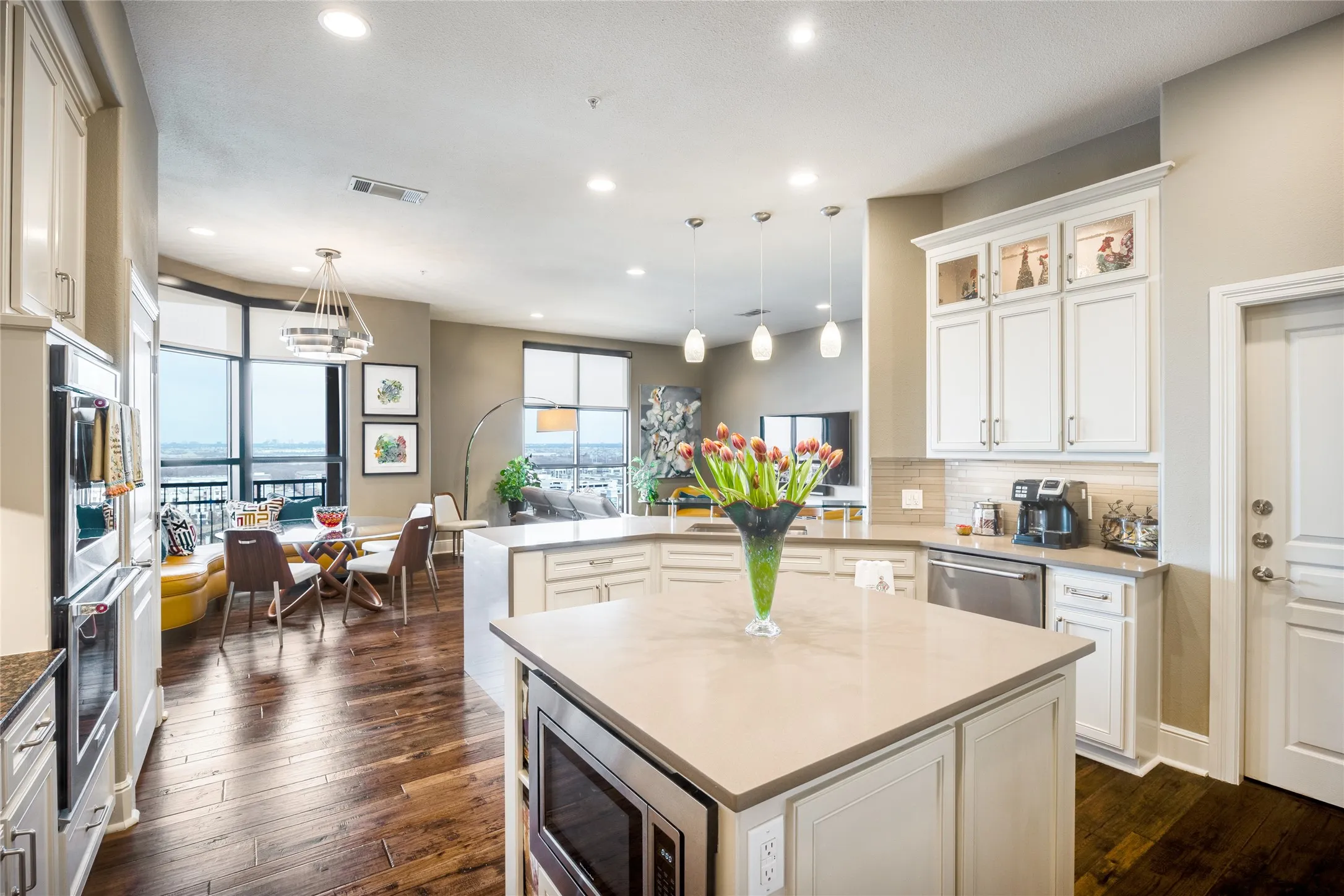 Condominium For Sale in Dallas County , 330 Las Colinas Boulevard E 1508, Irving, Texas 75039, 2 Bedroom, 3 Bathroom, 2 Garage spaces, 3,060 Sqft, built in 2001, Preowned, Price $1,350,000, mls#21169667, Real Estate Agent in Irving, Homes For Sale in Dallas county, Homes For Sale in Irving, Realtor in Irving Texas, Real Estate Brokerage Independent Realty Texas, Luminita Cordes Realtor