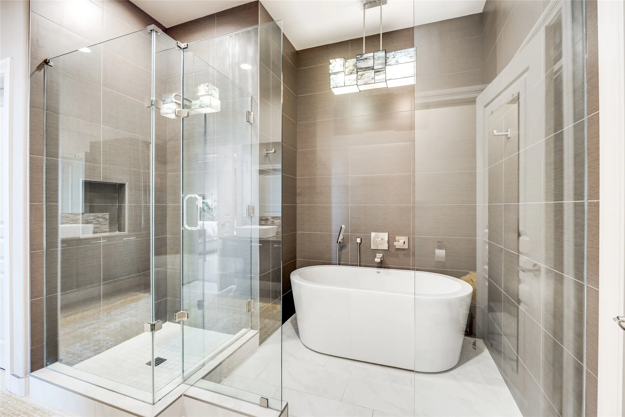 Condominium For Sale in Dallas County , 330 Las Colinas Boulevard E 1508, Irving, Texas 75039, 2 Bedroom, 3 Bathroom, 2 Garage spaces, 3,060 Sqft, built in 2001, Preowned, Price $1,350,000, mls#21169667, Real Estate Agent in Irving, Homes For Sale in Dallas county, Homes For Sale in Irving, Realtor in Irving Texas, Real Estate Brokerage Independent Realty Texas, Luminita Cordes Realtor