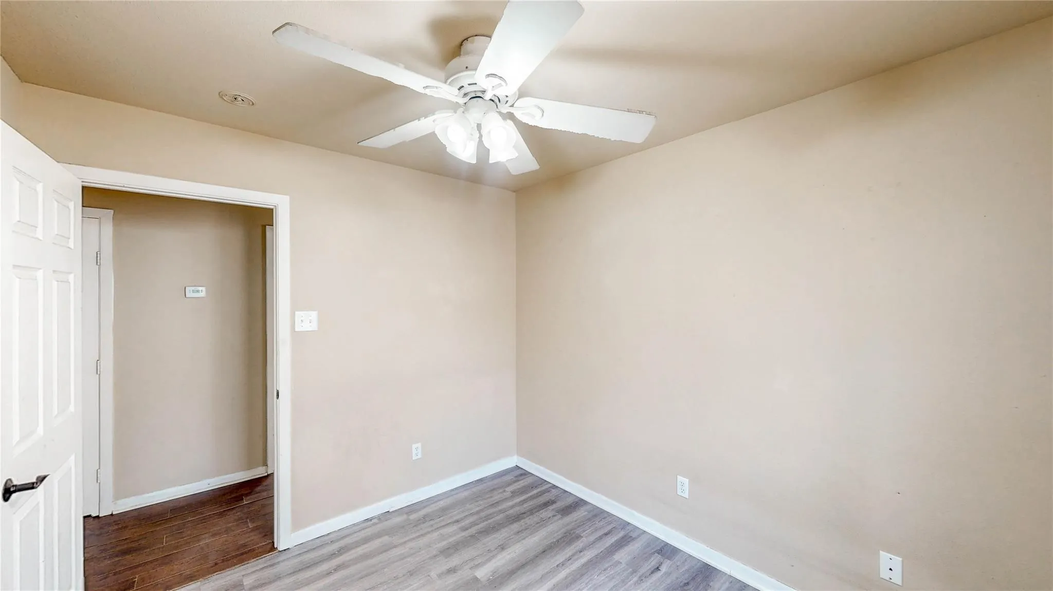 Single Family Residence For Sale in Grayson County , 701 E College Street, Sherman, Texas 75090, 3 Bedroom, 2 Bathroom, Garage spaces, 1,010 Sqft, built in 2004, Preowned, Price $150,000, mls#21213123, Real Estate Agent in Sherman, Homes For Sale in Grayson county, Homes For Sale in Sherman, Realtor in Sherman Texas, Real Estate Brokerage Independent Realty Texas, Luminita Cordes Realtor