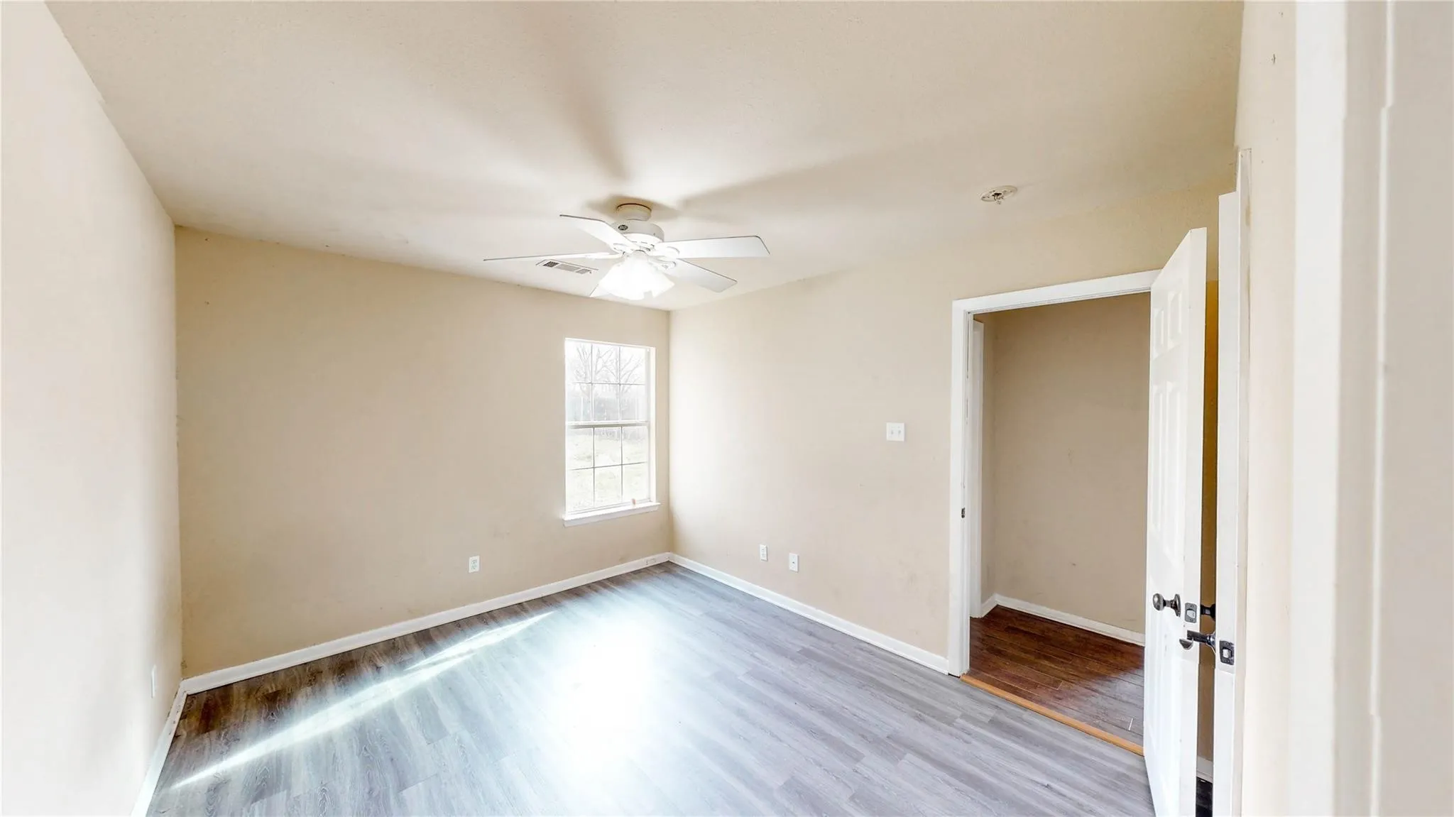 Single Family Residence For Sale in Grayson County , 701 E College Street, Sherman, Texas 75090, 3 Bedroom, 2 Bathroom, Garage spaces, 1,010 Sqft, built in 2004, Preowned, Price $150,000, mls#21213123, Real Estate Agent in Sherman, Homes For Sale in Grayson county, Homes For Sale in Sherman, Realtor in Sherman Texas, Real Estate Brokerage Independent Realty Texas, Luminita Cordes Realtor