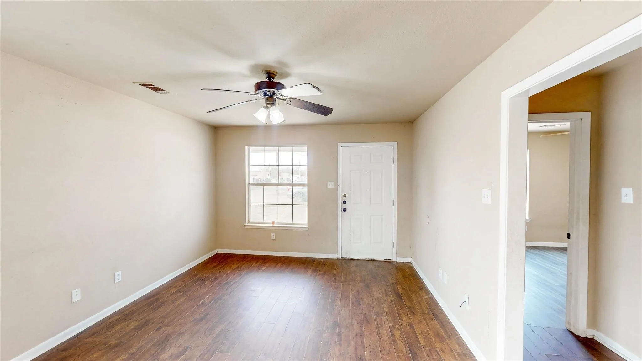 Single Family Residence For Sale in Grayson County , 701 E College Street, Sherman, Texas 75090, 3 Bedroom, 2 Bathroom, Garage spaces, 1,010 Sqft, built in 2004, Preowned, Price $150,000, mls#21213123, Real Estate Agent in Sherman, Homes For Sale in Grayson county, Homes For Sale in Sherman, Realtor in Sherman Texas, Real Estate Brokerage Independent Realty Texas, Luminita Cordes Realtor