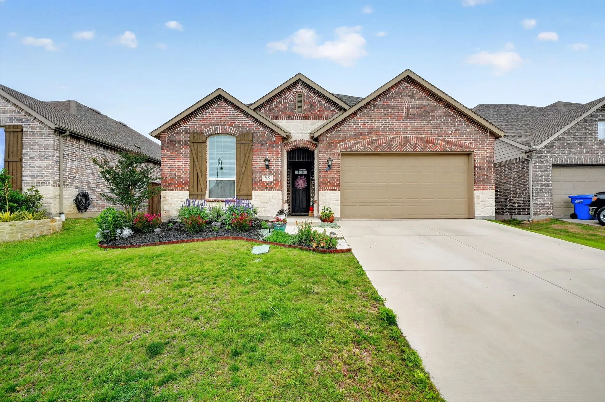 Single Family Residence For Sale in Rockwall County , 2127 Mossbrook Drive, Royse City, Texas 75189, 4 Bedroom, 3 Bathroom, 2 Garage spaces, 2,153 Sqft, built in 2018, mls#21202065, Real Estate Agent in Royse City, Homes For Sale in Rockwall county, Homes For Sale in Royse City, Realtor in Royse City Texas, Real Estate Brokerage Independent Realty Texas, Luminita Cordes Realtor