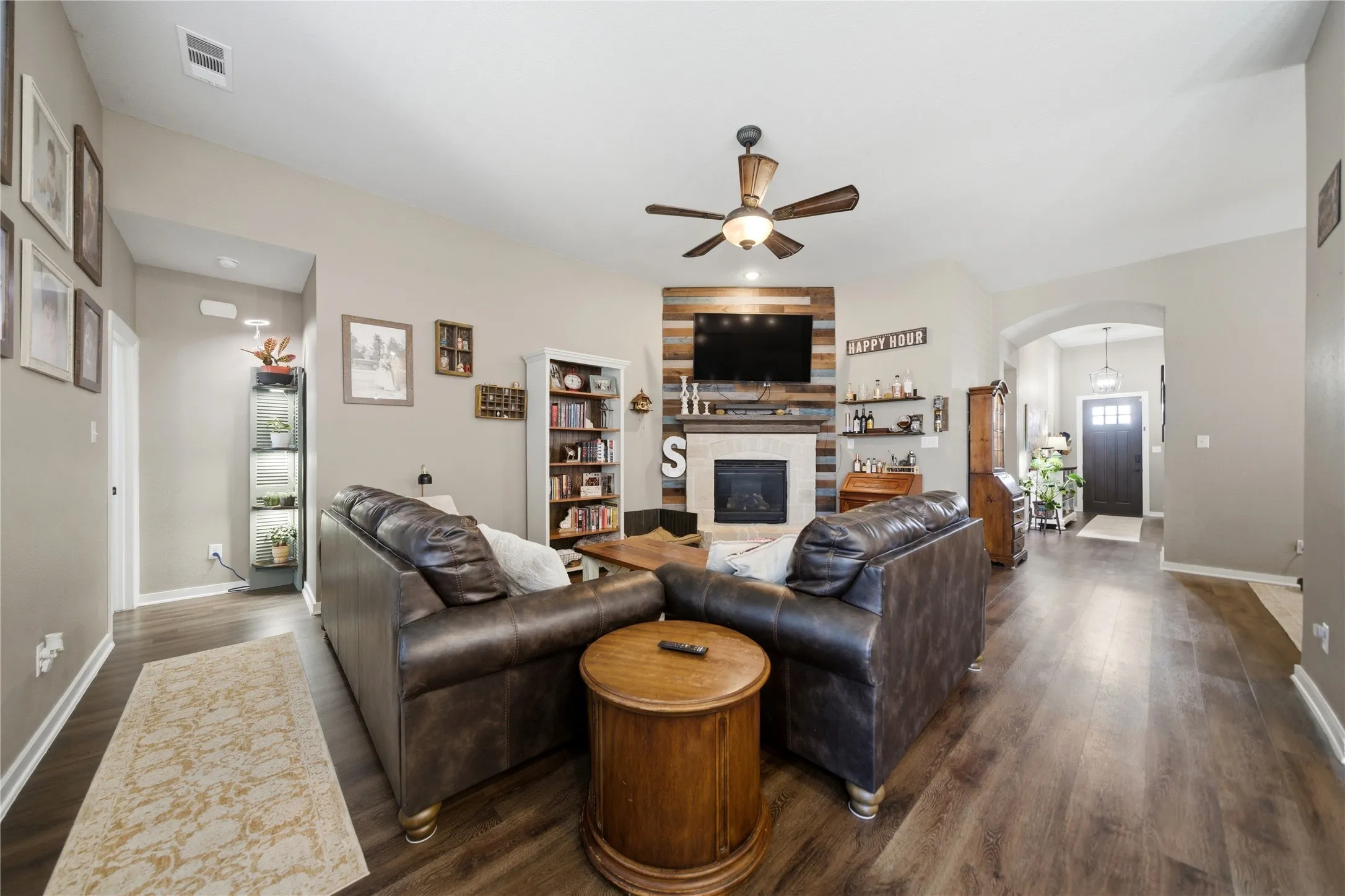 Single Family Residence For Sale in Rockwall County , 2127 Mossbrook Drive, Royse City, Texas 75189, 4 Bedroom, 3 Bathroom, 2 Garage spaces, 2,153 Sqft, built in 2018, mls#21202065, Real Estate Agent in Royse City, Homes For Sale in Rockwall county, Homes For Sale in Royse City, Realtor in Royse City Texas, Real Estate Brokerage Independent Realty Texas, Luminita Cordes Realtor