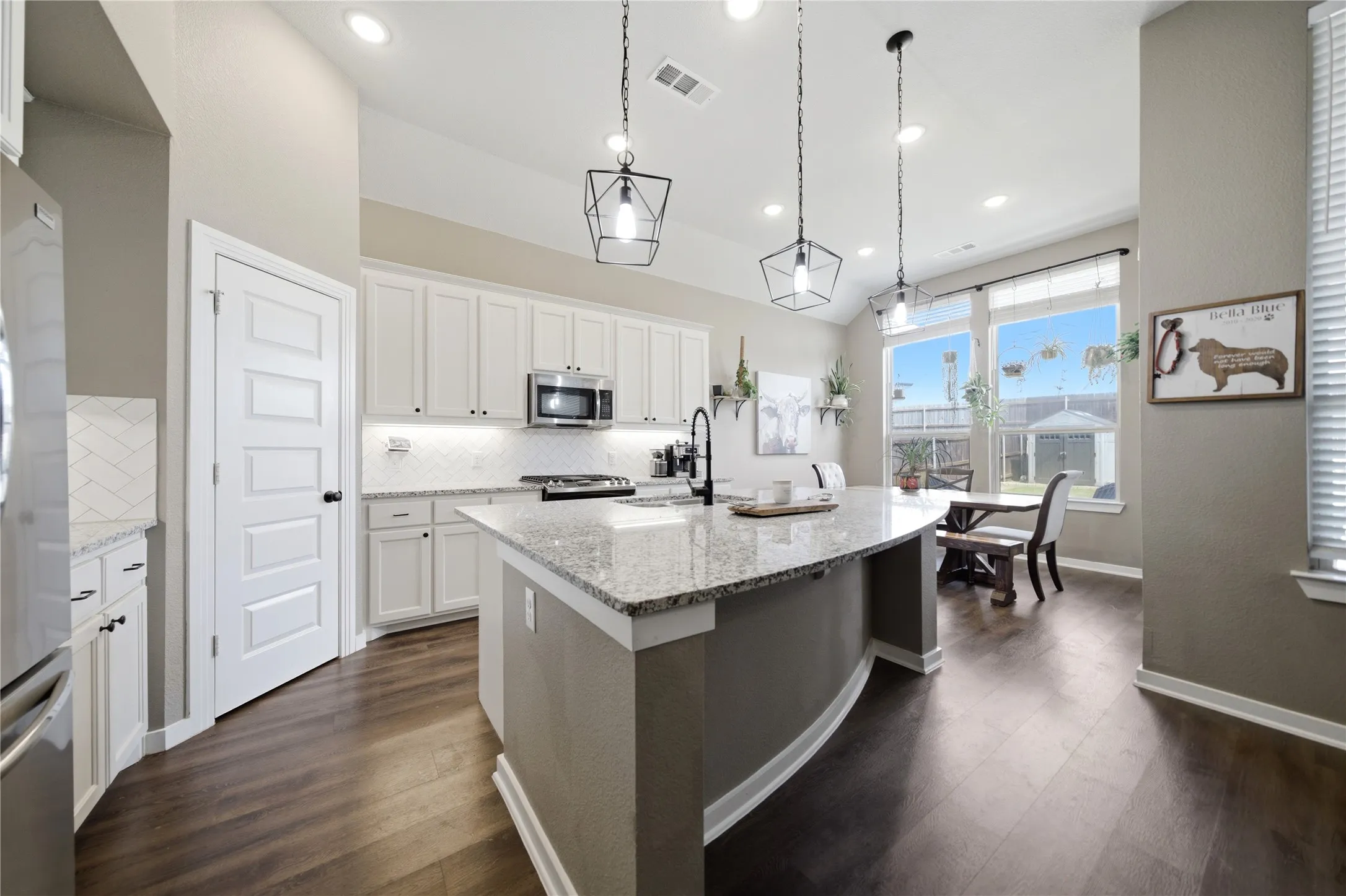 Single Family Residence For Sale in Rockwall County , 2127 Mossbrook Drive, Royse City, Texas 75189, 4 Bedroom, 3 Bathroom, 2 Garage spaces, 2,153 Sqft, built in 2018, mls#21202065, Real Estate Agent in Royse City, Homes For Sale in Rockwall county, Homes For Sale in Royse City, Realtor in Royse City Texas, Real Estate Brokerage Independent Realty Texas, Luminita Cordes Realtor