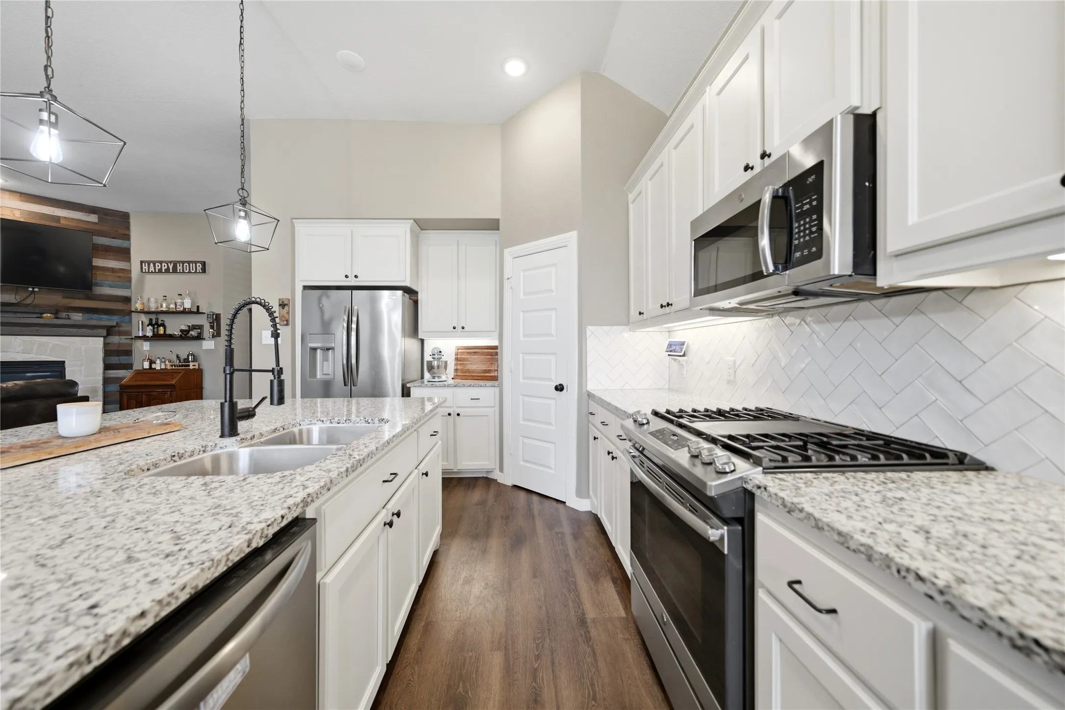 Single Family Residence For Sale in Rockwall County , 2127 Mossbrook Drive, Royse City, Texas 75189, 4 Bedroom, 3 Bathroom, 2 Garage spaces, 2,153 Sqft, built in 2018, mls#21202065, Real Estate Agent in Royse City, Homes For Sale in Rockwall county, Homes For Sale in Royse City, Realtor in Royse City Texas, Real Estate Brokerage Independent Realty Texas, Luminita Cordes Realtor