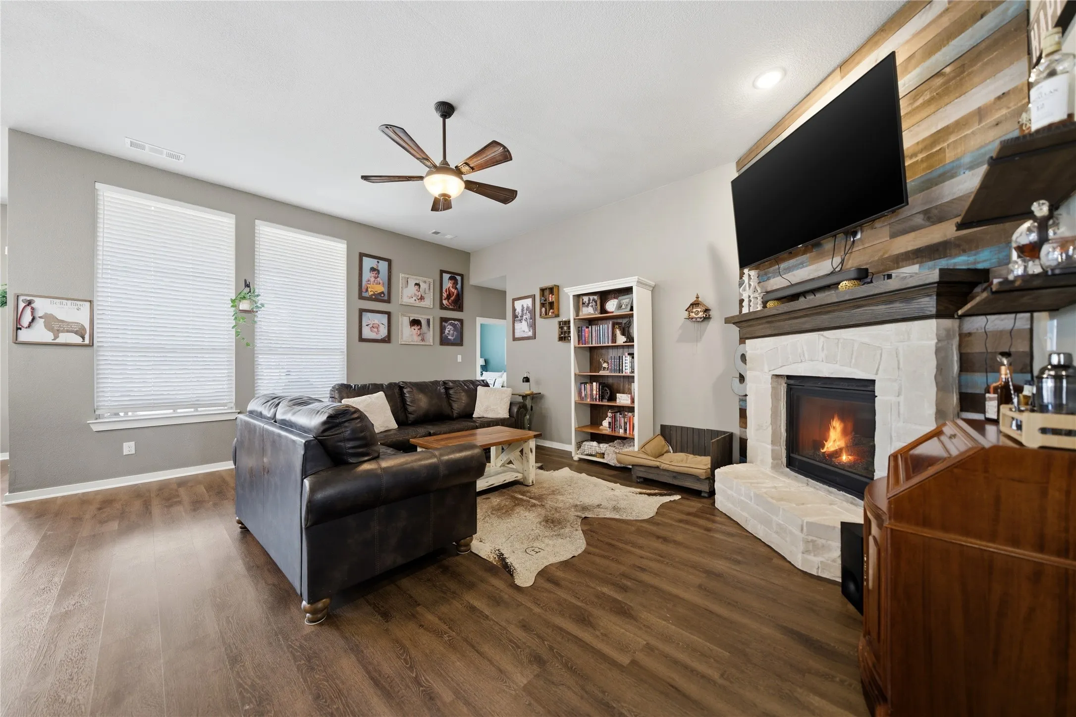 Single Family Residence For Sale in Rockwall County , 2127 Mossbrook Drive, Royse City, Texas 75189, 4 Bedroom, 3 Bathroom, 2 Garage spaces, 2,153 Sqft, built in 2018, mls#21202065, Real Estate Agent in Royse City, Homes For Sale in Rockwall county, Homes For Sale in Royse City, Realtor in Royse City Texas, Real Estate Brokerage Independent Realty Texas, Luminita Cordes Realtor