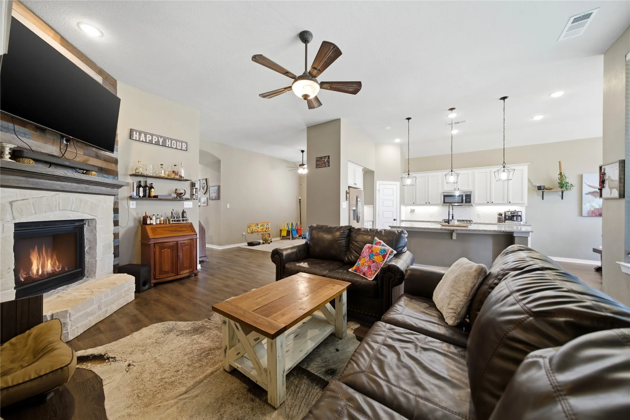 Single Family Residence For Sale in Rockwall County , 2127 Mossbrook Drive, Royse City, Texas 75189, 4 Bedroom, 3 Bathroom, 2 Garage spaces, 2,153 Sqft, built in 2018, mls#21202065, Real Estate Agent in Royse City, Homes For Sale in Rockwall county, Homes For Sale in Royse City, Realtor in Royse City Texas, Real Estate Brokerage Independent Realty Texas, Luminita Cordes Realtor