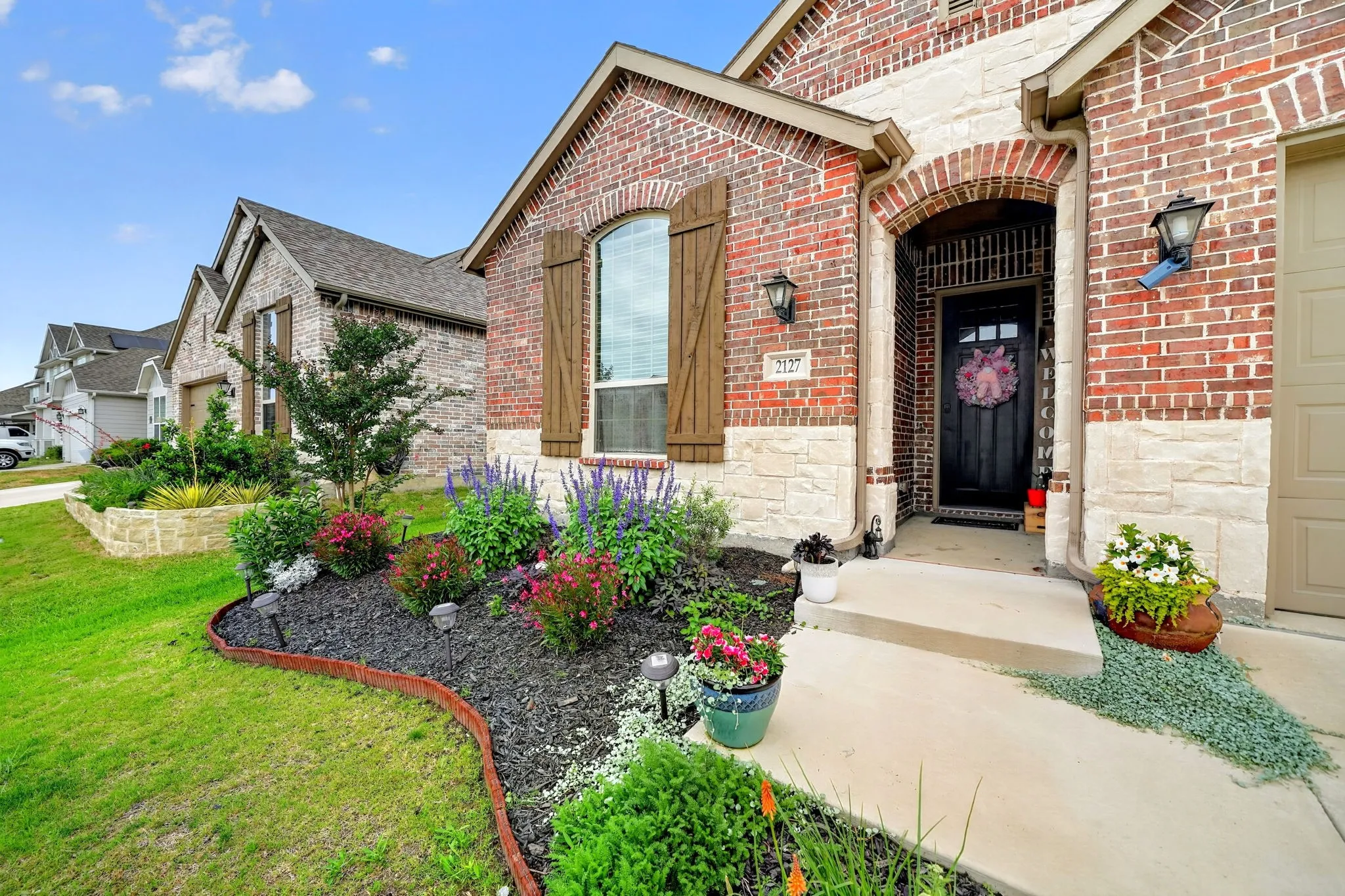 Single Family Residence For Sale in Rockwall County , 2127 Mossbrook Drive, Royse City, Texas 75189, 4 Bedroom, 3 Bathroom, 2 Garage spaces, 2,153 Sqft, built in 2018, mls#21202065, Real Estate Agent in Royse City, Homes For Sale in Rockwall county, Homes For Sale in Royse City, Realtor in Royse City Texas, Real Estate Brokerage Independent Realty Texas, Luminita Cordes Realtor