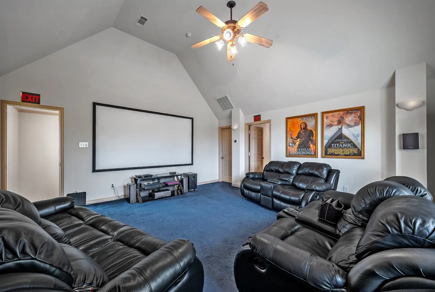 Single Family Residence For Sale in Collin County , 2112 Stone Creek Drive, Mc Kinney, Texas 75072, 3 Bedroom, 3 Bathroom, 2 Garage spaces, 2,611 Sqft, built in 2005, Preowned, mls#21213534, Real Estate Agent in Mc Kinney, Homes For Sale in Collin county, Homes For Sale in Mc Kinney, Realtor in Mc Kinney Texas, Real Estate Brokerage Independent Realty Texas, Luminita Cordes Realtor