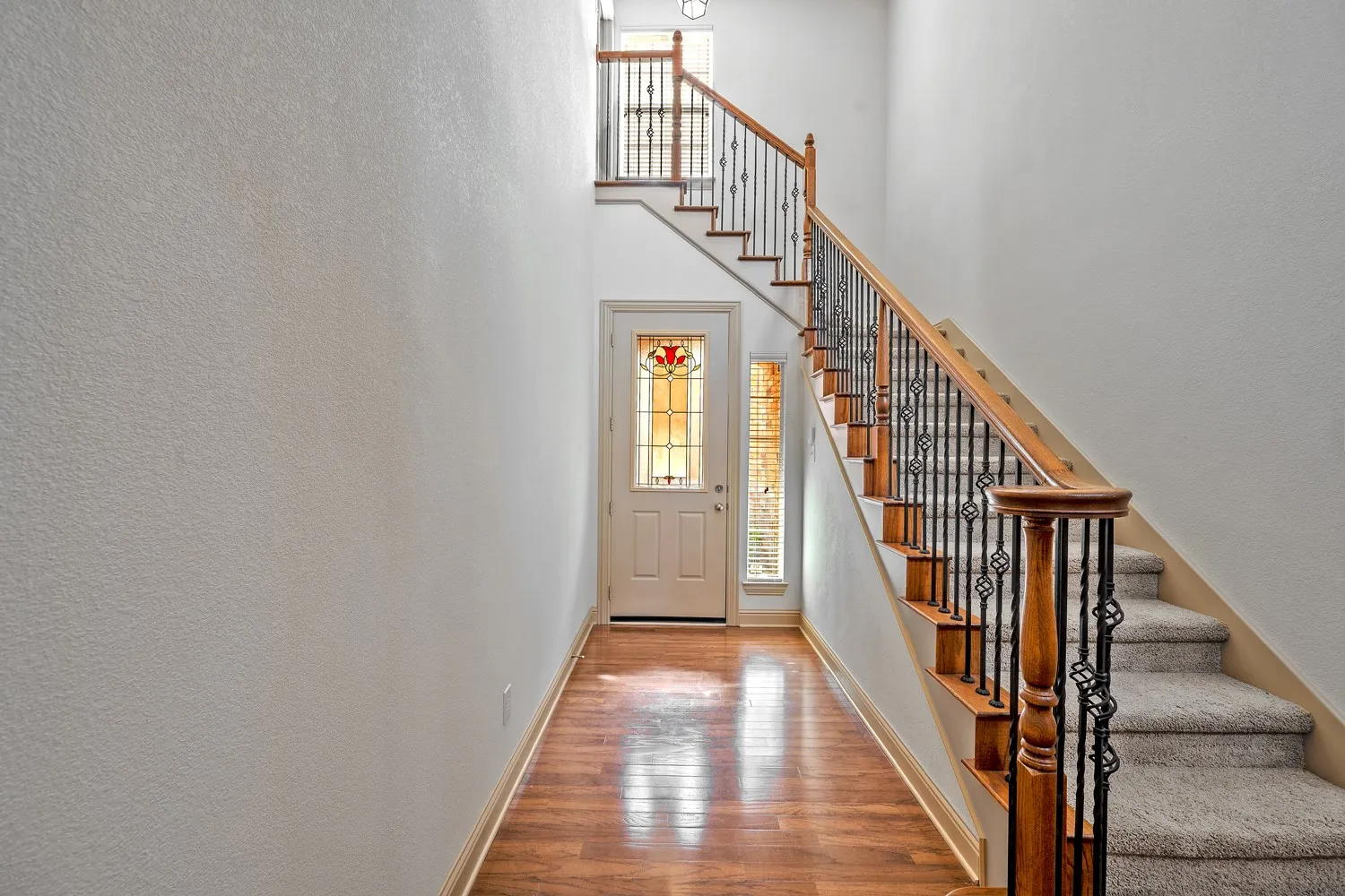 Single Family Residence For Sale in Collin County , 2112 Stone Creek Drive, Mc Kinney, Texas 75072, 3 Bedroom, 3 Bathroom, 2 Garage spaces, 2,611 Sqft, built in 2005, Preowned, mls#21213534, Real Estate Agent in Mc Kinney, Homes For Sale in Collin county, Homes For Sale in Mc Kinney, Realtor in Mc Kinney Texas, Real Estate Brokerage Independent Realty Texas, Luminita Cordes Realtor