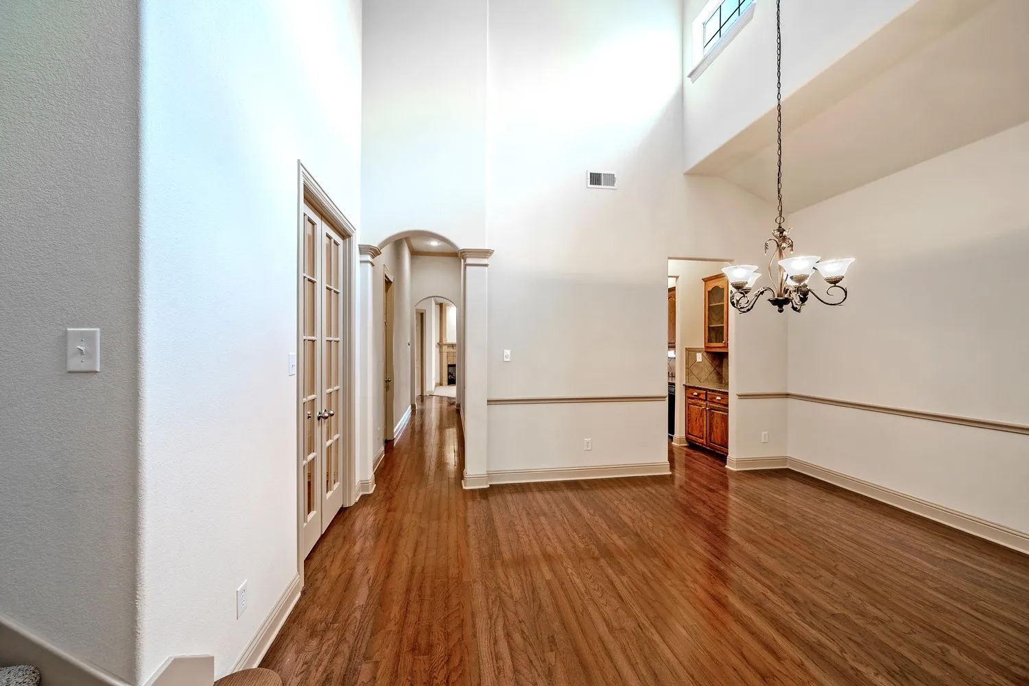 Single Family Residence For Sale in Collin County , 2112 Stone Creek Drive, Mc Kinney, Texas 75072, 3 Bedroom, 3 Bathroom, 2 Garage spaces, 2,611 Sqft, built in 2005, Preowned, mls#21213534, Real Estate Agent in Mc Kinney, Homes For Sale in Collin county, Homes For Sale in Mc Kinney, Realtor in Mc Kinney Texas, Real Estate Brokerage Independent Realty Texas, Luminita Cordes Realtor