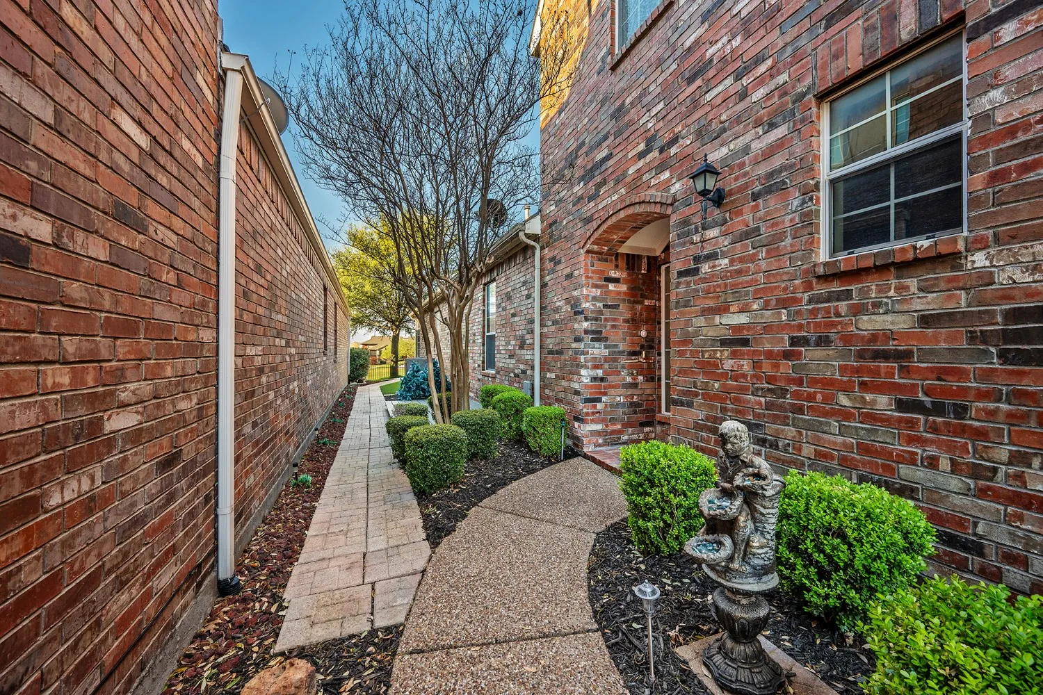 Single Family Residence For Sale in Collin County , 2112 Stone Creek Drive, Mc Kinney, Texas 75072, 3 Bedroom, 3 Bathroom, 2 Garage spaces, 2,611 Sqft, built in 2005, Preowned, mls#21213534, Real Estate Agent in Mc Kinney, Homes For Sale in Collin county, Homes For Sale in Mc Kinney, Realtor in Mc Kinney Texas, Real Estate Brokerage Independent Realty Texas, Luminita Cordes Realtor