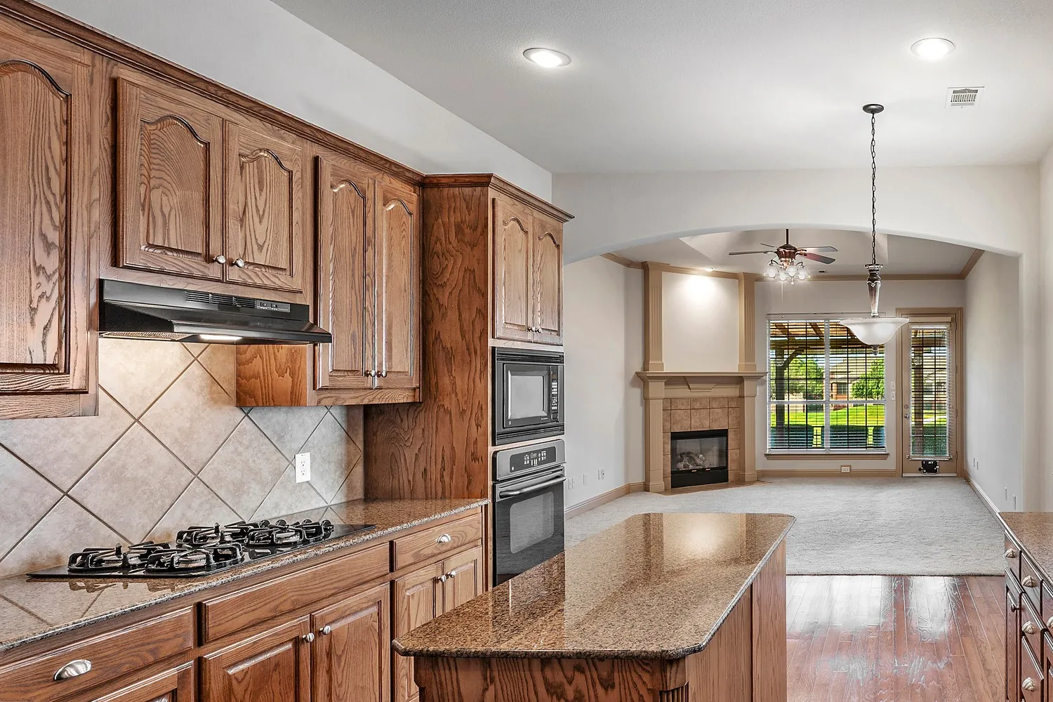 Single Family Residence For Sale in Collin County , 2112 Stone Creek Drive, Mc Kinney, Texas 75072, 3 Bedroom, 3 Bathroom, 2 Garage spaces, 2,611 Sqft, built in 2005, Preowned, mls#21213534, Real Estate Agent in Mc Kinney, Homes For Sale in Collin county, Homes For Sale in Mc Kinney, Realtor in Mc Kinney Texas, Real Estate Brokerage Independent Realty Texas, Luminita Cordes Realtor