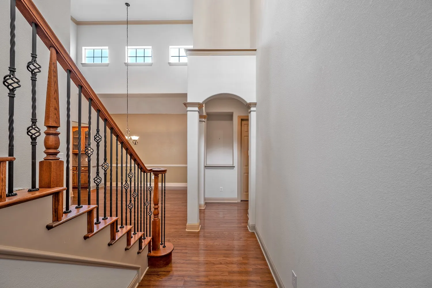 Single Family Residence For Sale in Collin County , 2112 Stone Creek Drive, Mc Kinney, Texas 75072, 3 Bedroom, 3 Bathroom, 2 Garage spaces, 2,611 Sqft, built in 2005, Preowned, mls#21213534, Real Estate Agent in Mc Kinney, Homes For Sale in Collin county, Homes For Sale in Mc Kinney, Realtor in Mc Kinney Texas, Real Estate Brokerage Independent Realty Texas, Luminita Cordes Realtor