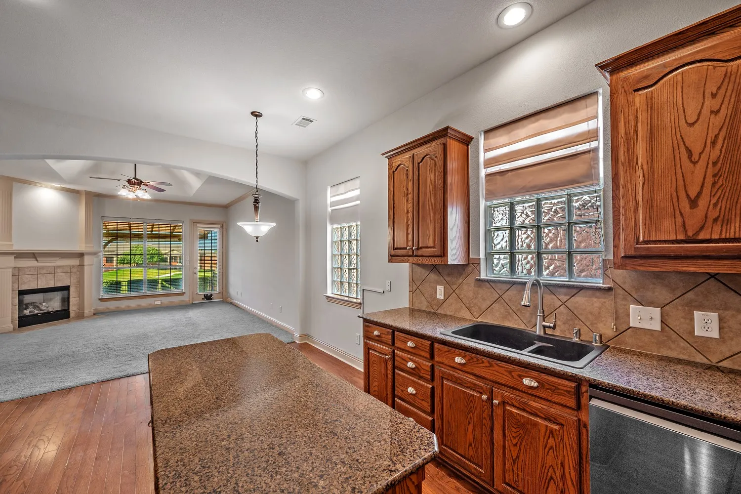 Single Family Residence For Sale in Collin County , 2112 Stone Creek Drive, Mc Kinney, Texas 75072, 3 Bedroom, 3 Bathroom, 2 Garage spaces, 2,611 Sqft, built in 2005, Preowned, mls#21213534, Real Estate Agent in Mc Kinney, Homes For Sale in Collin county, Homes For Sale in Mc Kinney, Realtor in Mc Kinney Texas, Real Estate Brokerage Independent Realty Texas, Luminita Cordes Realtor