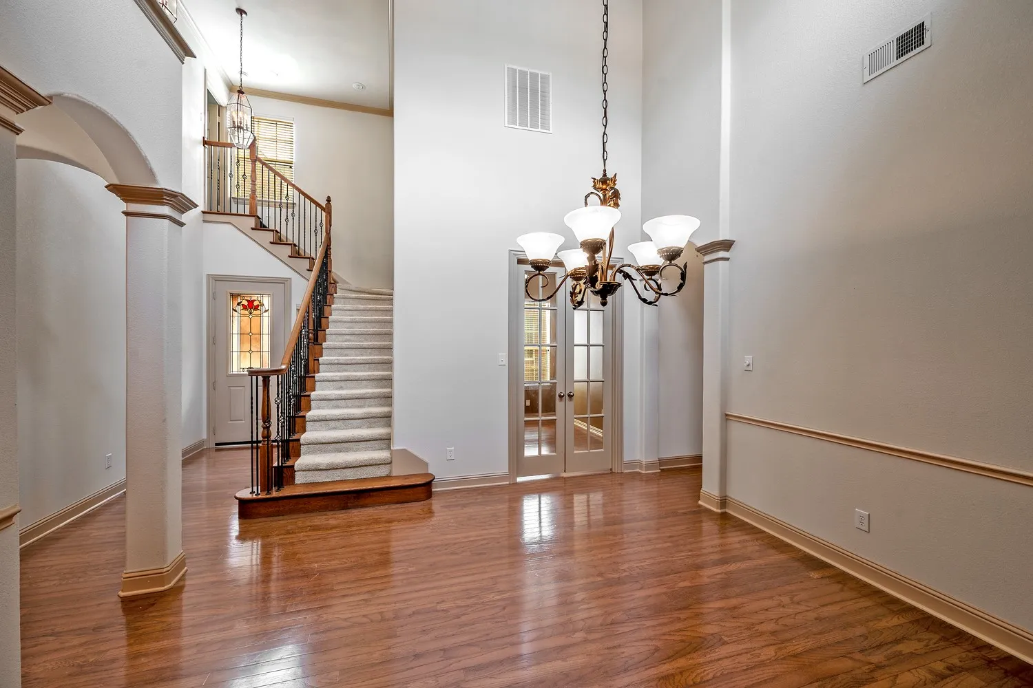 Single Family Residence For Sale in Collin County , 2112 Stone Creek Drive, Mc Kinney, Texas 75072, 3 Bedroom, 3 Bathroom, 2 Garage spaces, 2,611 Sqft, built in 2005, Preowned, mls#21213534, Real Estate Agent in Mc Kinney, Homes For Sale in Collin county, Homes For Sale in Mc Kinney, Realtor in Mc Kinney Texas, Real Estate Brokerage Independent Realty Texas, Luminita Cordes Realtor