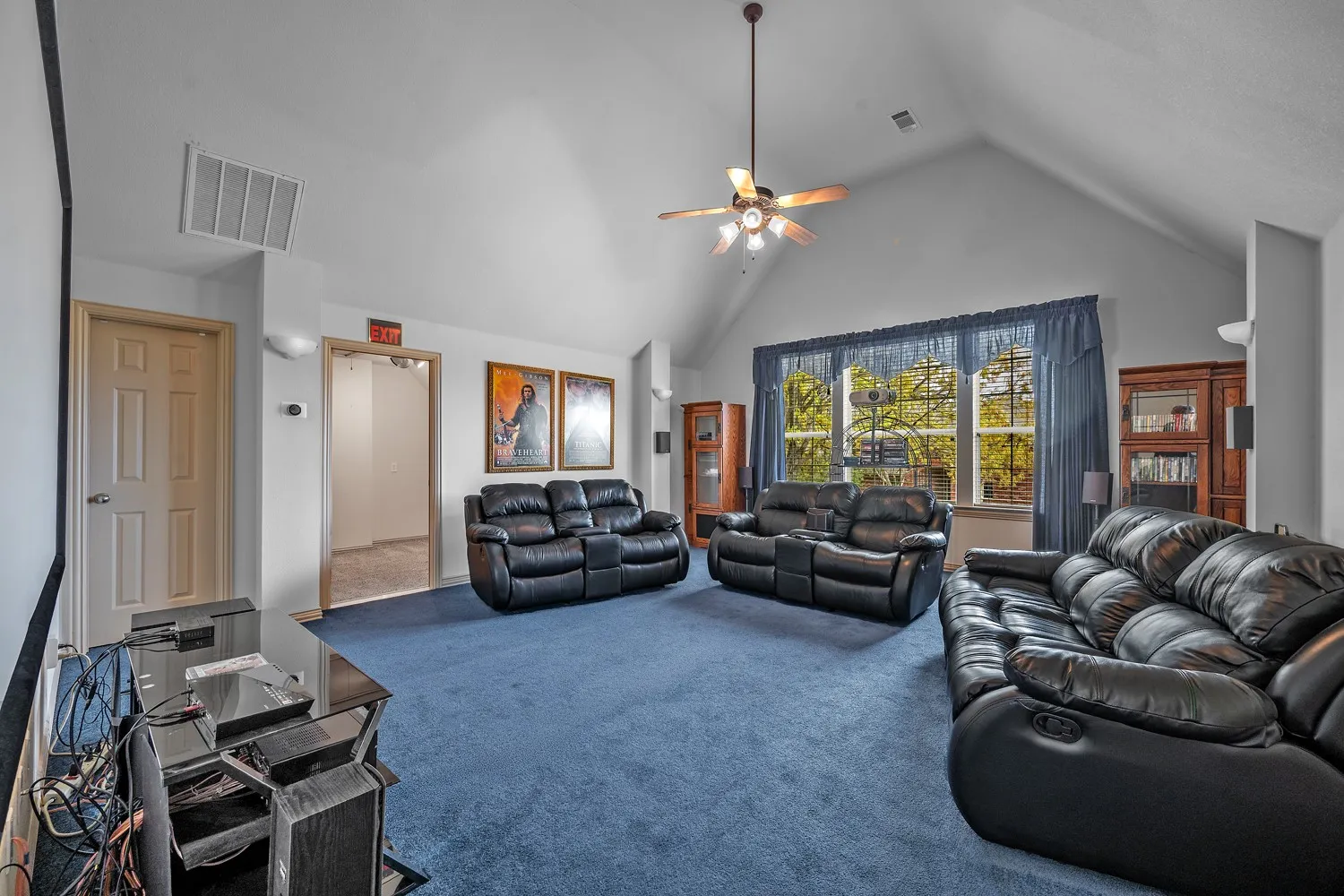 Single Family Residence For Sale in Collin County , 2112 Stone Creek Drive, Mc Kinney, Texas 75072, 3 Bedroom, 3 Bathroom, 2 Garage spaces, 2,611 Sqft, built in 2005, Preowned, mls#21213534, Real Estate Agent in Mc Kinney, Homes For Sale in Collin county, Homes For Sale in Mc Kinney, Realtor in Mc Kinney Texas, Real Estate Brokerage Independent Realty Texas, Luminita Cordes Realtor