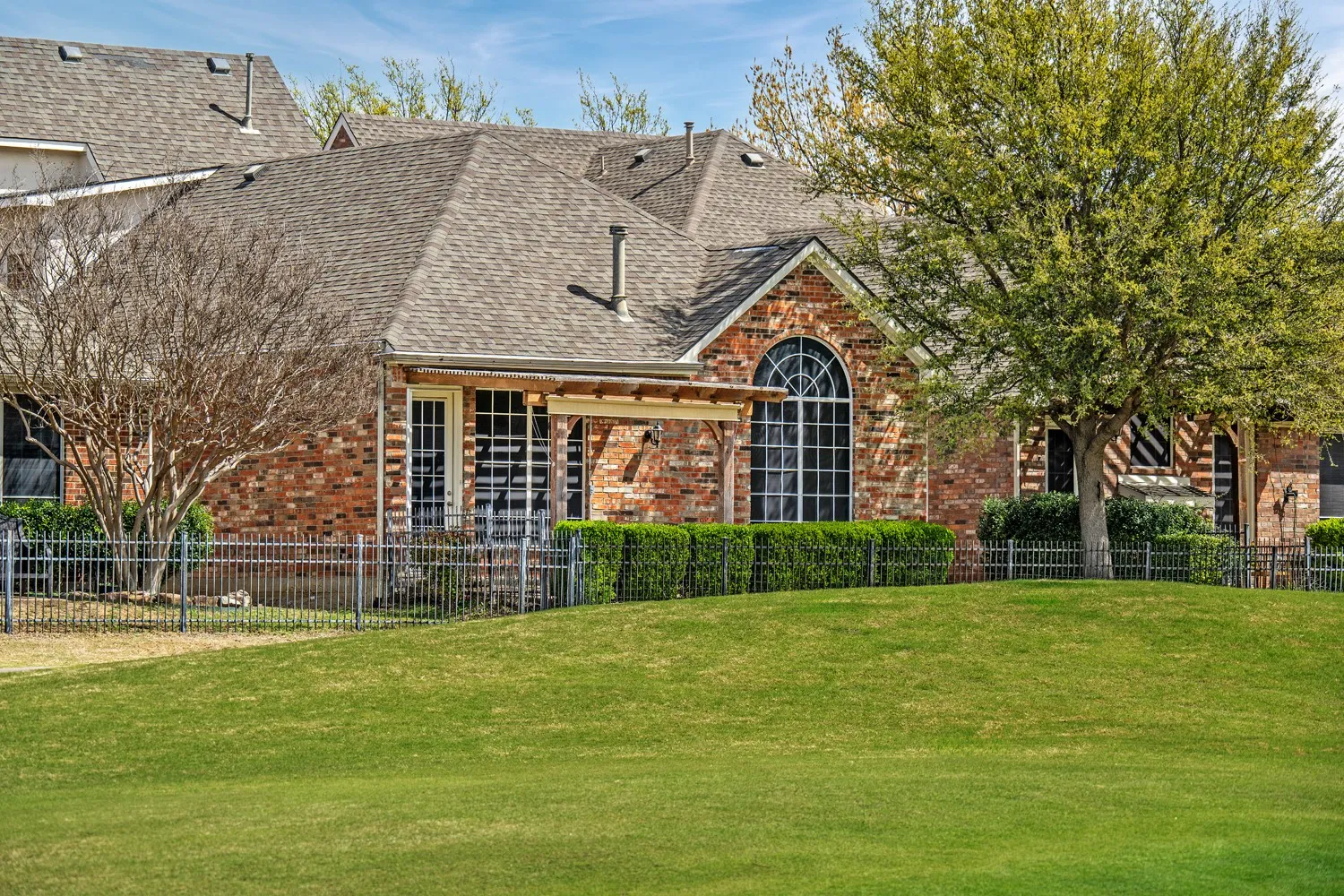 Single Family Residence For Sale in Collin County , 2112 Stone Creek Drive, Mc Kinney, Texas 75072, 3 Bedroom, 3 Bathroom, 2 Garage spaces, 2,611 Sqft, built in 2005, Preowned, mls#21213534, Real Estate Agent in Mc Kinney, Homes For Sale in Collin county, Homes For Sale in Mc Kinney, Realtor in Mc Kinney Texas, Real Estate Brokerage Independent Realty Texas, Luminita Cordes Realtor