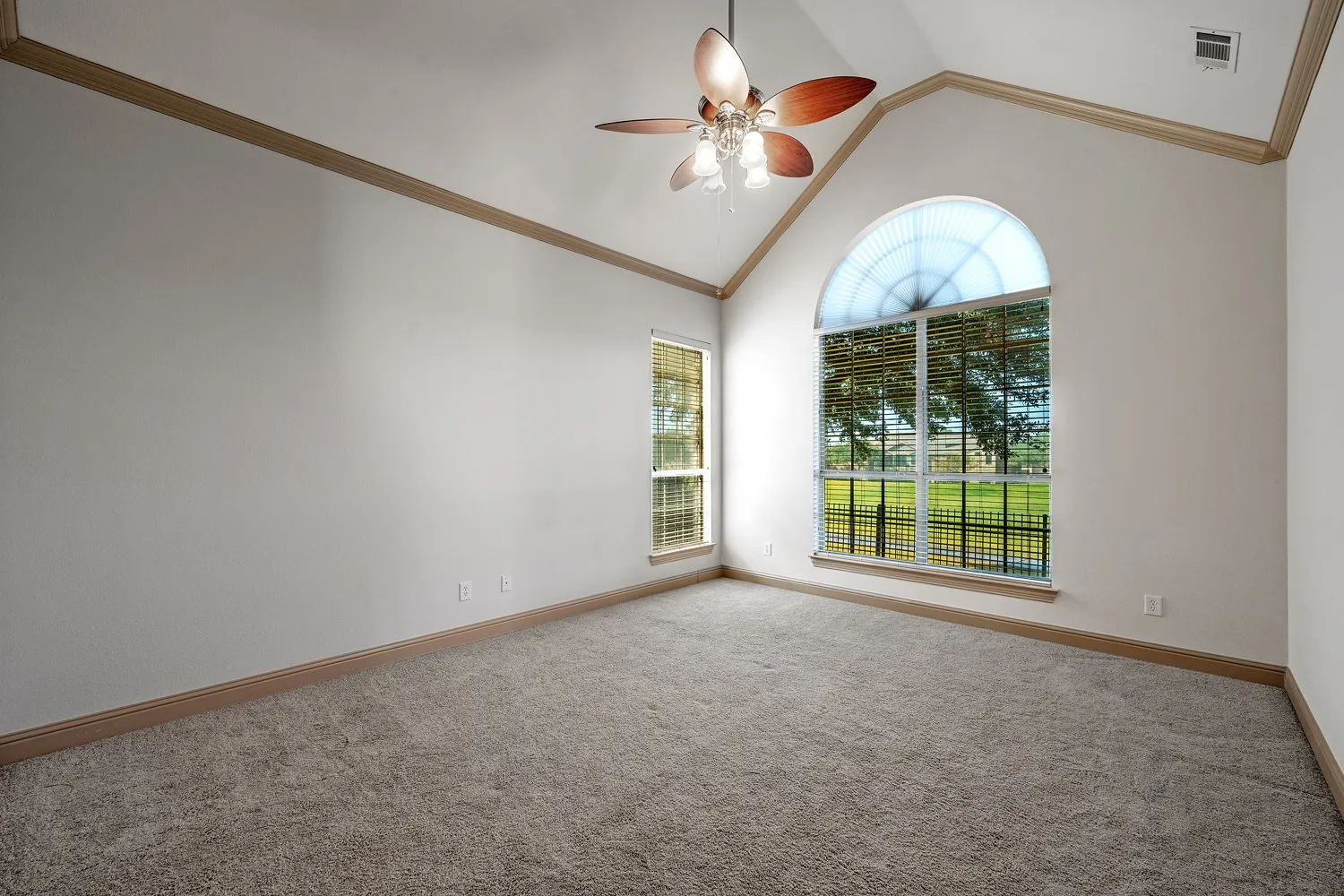 Single Family Residence For Sale in Collin County , 2112 Stone Creek Drive, Mc Kinney, Texas 75072, 3 Bedroom, 3 Bathroom, 2 Garage spaces, 2,611 Sqft, built in 2005, Preowned, mls#21213534, Real Estate Agent in Mc Kinney, Homes For Sale in Collin county, Homes For Sale in Mc Kinney, Realtor in Mc Kinney Texas, Real Estate Brokerage Independent Realty Texas, Luminita Cordes Realtor