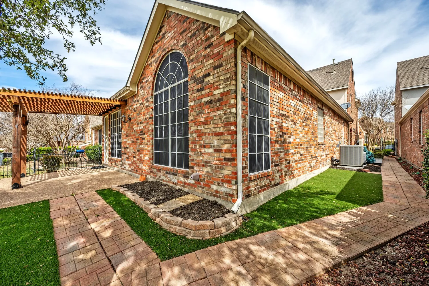 Single Family Residence For Sale in Collin County , 2112 Stone Creek Drive, Mc Kinney, Texas 75072, 3 Bedroom, 3 Bathroom, 2 Garage spaces, 2,611 Sqft, built in 2005, Preowned, mls#21213534, Real Estate Agent in Mc Kinney, Homes For Sale in Collin county, Homes For Sale in Mc Kinney, Realtor in Mc Kinney Texas, Real Estate Brokerage Independent Realty Texas, Luminita Cordes Realtor