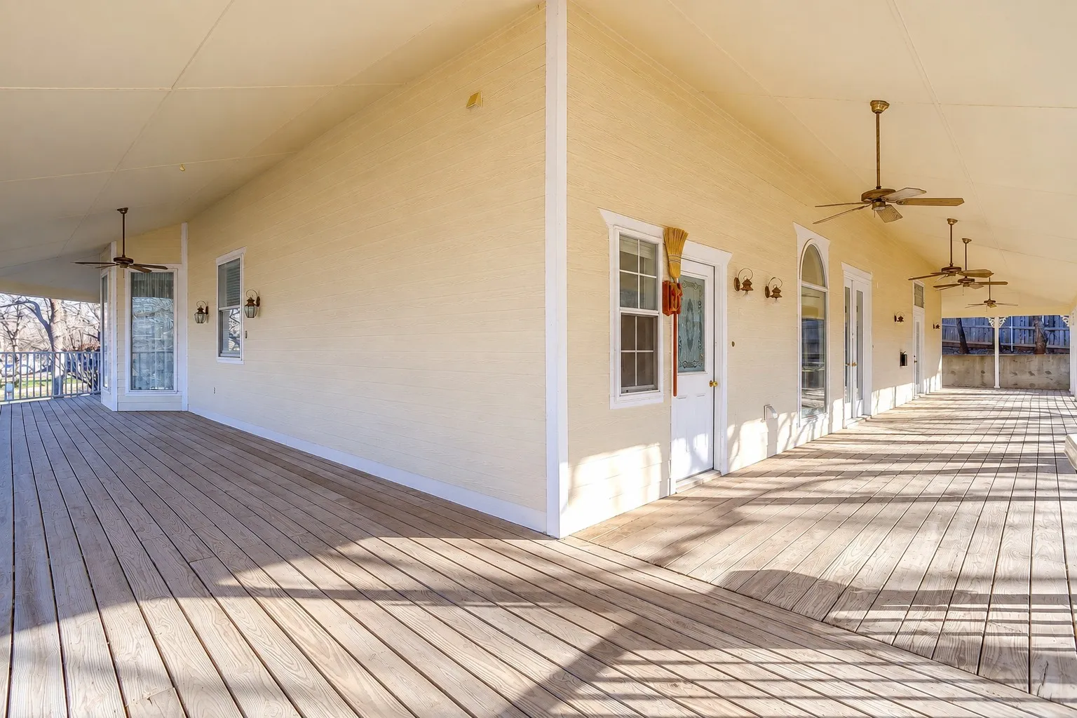 Single Family Residence For Sale in Tarrant County , 410 Beverly Drive, Keller, Texas 76248, 5 Bedroom, 5 Bathroom, 2 Garage spaces, 4,943 Sqft, built in 1999, mls#21210290, Real Estate Agent in Keller, Homes For Sale in Tarrant county, Homes For Sale in Keller, Realtor in Keller Texas, Real Estate Brokerage Independent Realty Texas, Luminita Cordes Realtor