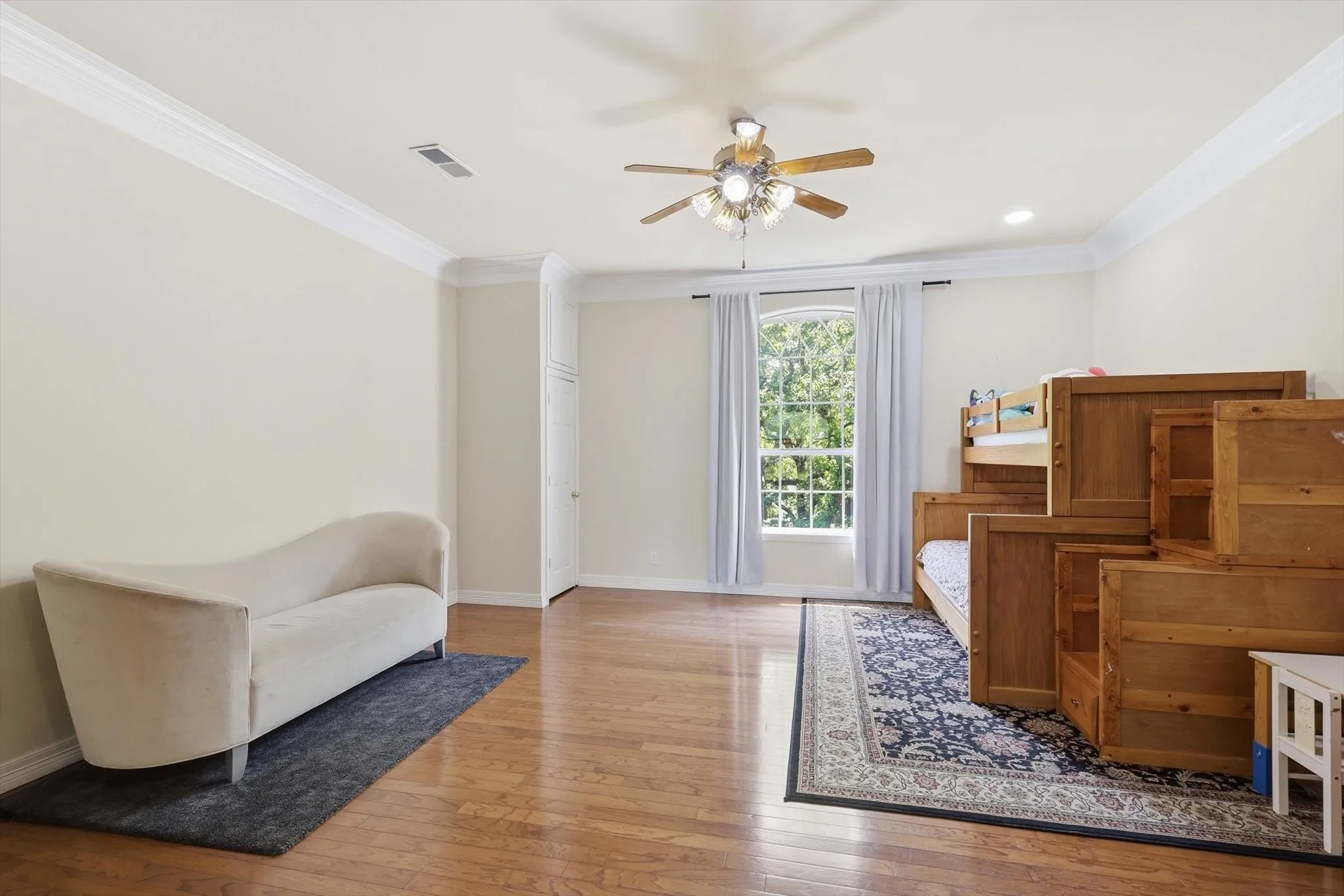 Single Family Residence For Sale in Tarrant County , 410 Beverly Drive, Keller, Texas 76248, 5 Bedroom, 5 Bathroom, 2 Garage spaces, 4,943 Sqft, built in 1999, mls#21210290, Real Estate Agent in Keller, Homes For Sale in Tarrant county, Homes For Sale in Keller, Realtor in Keller Texas, Real Estate Brokerage Independent Realty Texas, Luminita Cordes Realtor