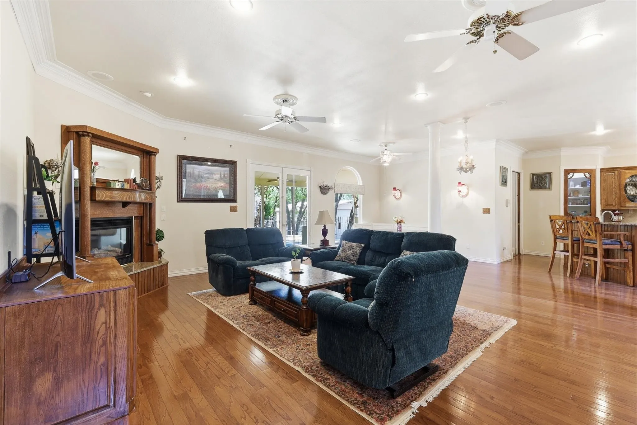 Single Family Residence For Sale in Tarrant County , 410 Beverly Drive, Keller, Texas 76248, 5 Bedroom, 5 Bathroom, 2 Garage spaces, 4,943 Sqft, built in 1999, mls#21210290, Real Estate Agent in Keller, Homes For Sale in Tarrant county, Homes For Sale in Keller, Realtor in Keller Texas, Real Estate Brokerage Independent Realty Texas, Luminita Cordes Realtor