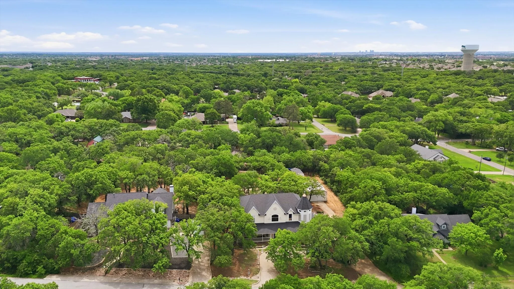 Single Family Residence For Sale in Tarrant County , 410 Beverly Drive, Keller, Texas 76248, 5 Bedroom, 5 Bathroom, 2 Garage spaces, 4,943 Sqft, built in 1999, mls#21210290, Real Estate Agent in Keller, Homes For Sale in Tarrant county, Homes For Sale in Keller, Realtor in Keller Texas, Real Estate Brokerage Independent Realty Texas, Luminita Cordes Realtor