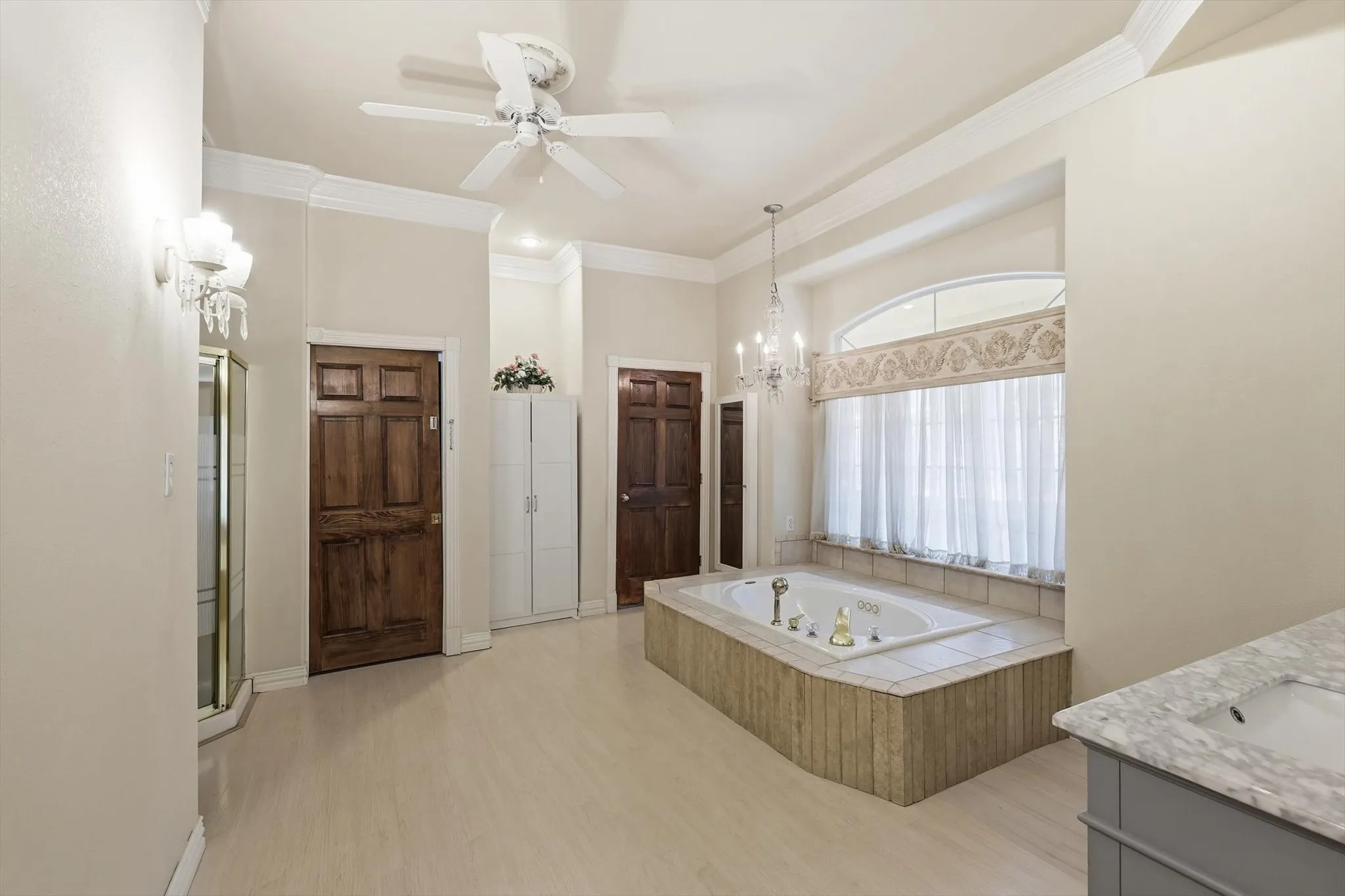Single Family Residence For Sale in Tarrant County , 410 Beverly Drive, Keller, Texas 76248, 5 Bedroom, 5 Bathroom, 2 Garage spaces, 4,943 Sqft, built in 1999, mls#21210290, Real Estate Agent in Keller, Homes For Sale in Tarrant county, Homes For Sale in Keller, Realtor in Keller Texas, Real Estate Brokerage Independent Realty Texas, Luminita Cordes Realtor