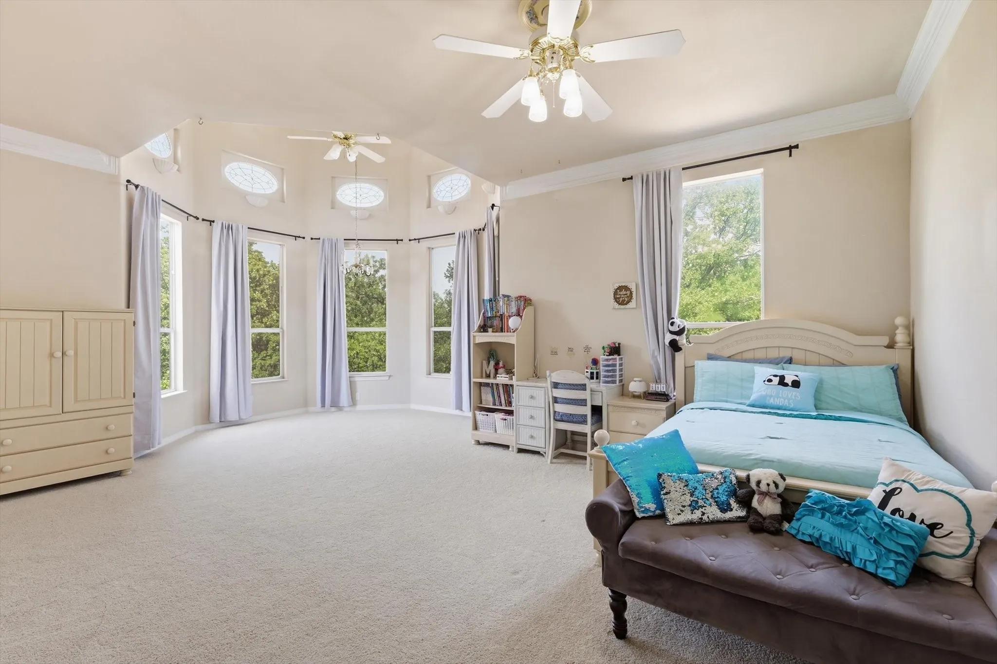Single Family Residence For Sale in Tarrant County , 410 Beverly Drive, Keller, Texas 76248, 5 Bedroom, 5 Bathroom, 2 Garage spaces, 4,943 Sqft, built in 1999, mls#21210290, Real Estate Agent in Keller, Homes For Sale in Tarrant county, Homes For Sale in Keller, Realtor in Keller Texas, Real Estate Brokerage Independent Realty Texas, Luminita Cordes Realtor