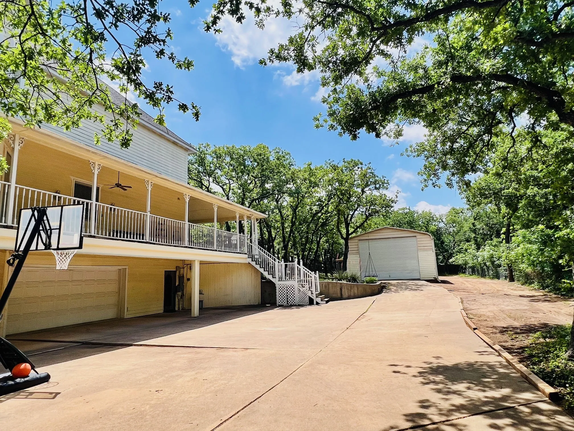 Single Family Residence For Sale in Tarrant County , 410 Beverly Drive, Keller, Texas 76248, 5 Bedroom, 5 Bathroom, 2 Garage spaces, 4,943 Sqft, built in 1999, mls#21210290, Real Estate Agent in Keller, Homes For Sale in Tarrant county, Homes For Sale in Keller, Realtor in Keller Texas, Real Estate Brokerage Independent Realty Texas, Luminita Cordes Realtor