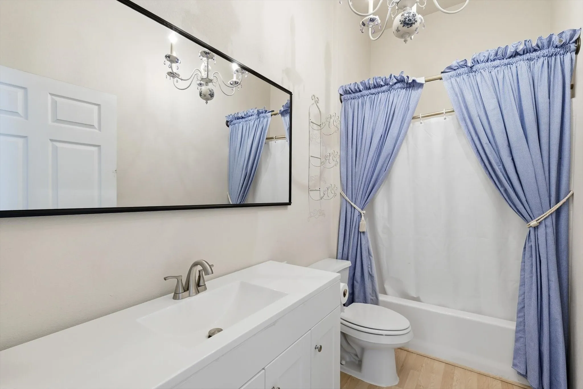 Single Family Residence For Sale in Tarrant County , 410 Beverly Drive, Keller, Texas 76248, 5 Bedroom, 5 Bathroom, 2 Garage spaces, 4,943 Sqft, built in 1999, mls#21210290, Real Estate Agent in Keller, Homes For Sale in Tarrant county, Homes For Sale in Keller, Realtor in Keller Texas, Real Estate Brokerage Independent Realty Texas, Luminita Cordes Realtor