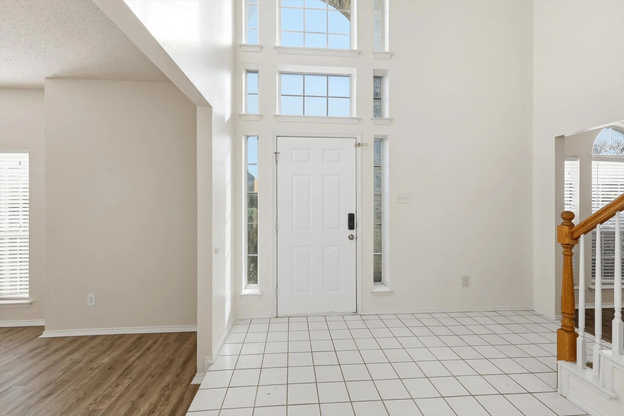 Foyer entrance with a high ceiling and light tile patterned floors