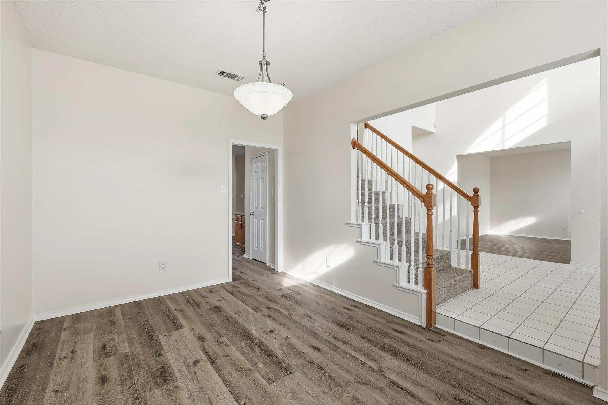 Single Family Residence For Sale in Tarrant County , 6917 Club Creek Drive, Fort Worth, Texas 76137, 4 Bedroom, 3 Bathroom, 2 Garage spaces, 2,789 Sqft, built in 1995, Preowned, mls#21213860, Real Estate Agent in Fort Worth, Homes For Sale in Tarrant county, Homes For Sale in Fort Worth, Realtor in Fort Worth Texas, Real Estate Brokerage Independent Realty Texas, Luminita Cordes Realtor