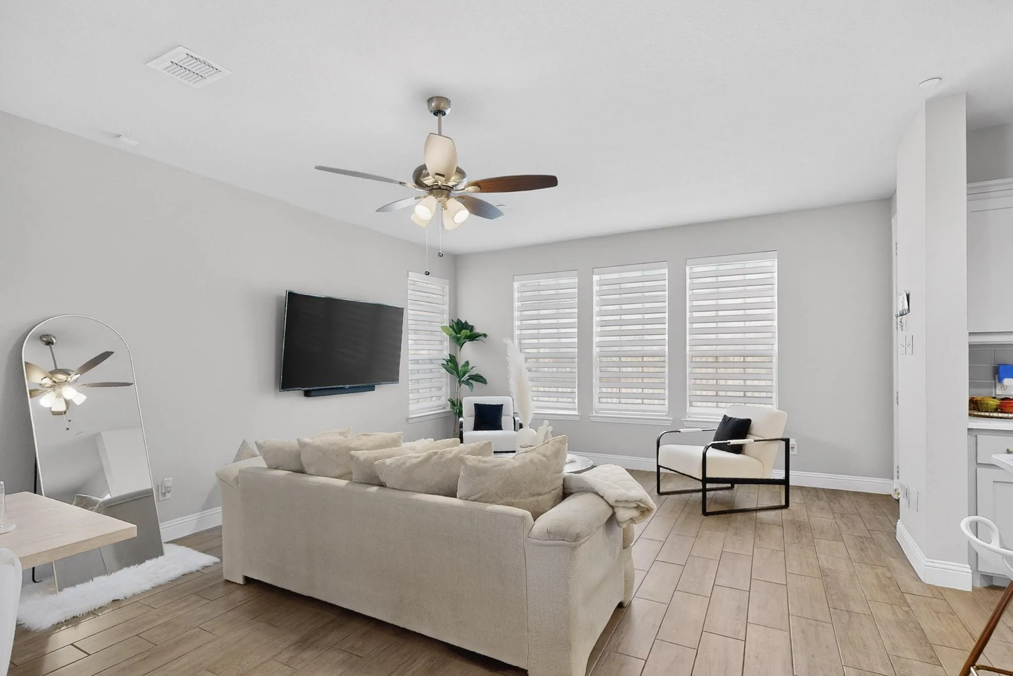 Comfortable living room with ceiling fan