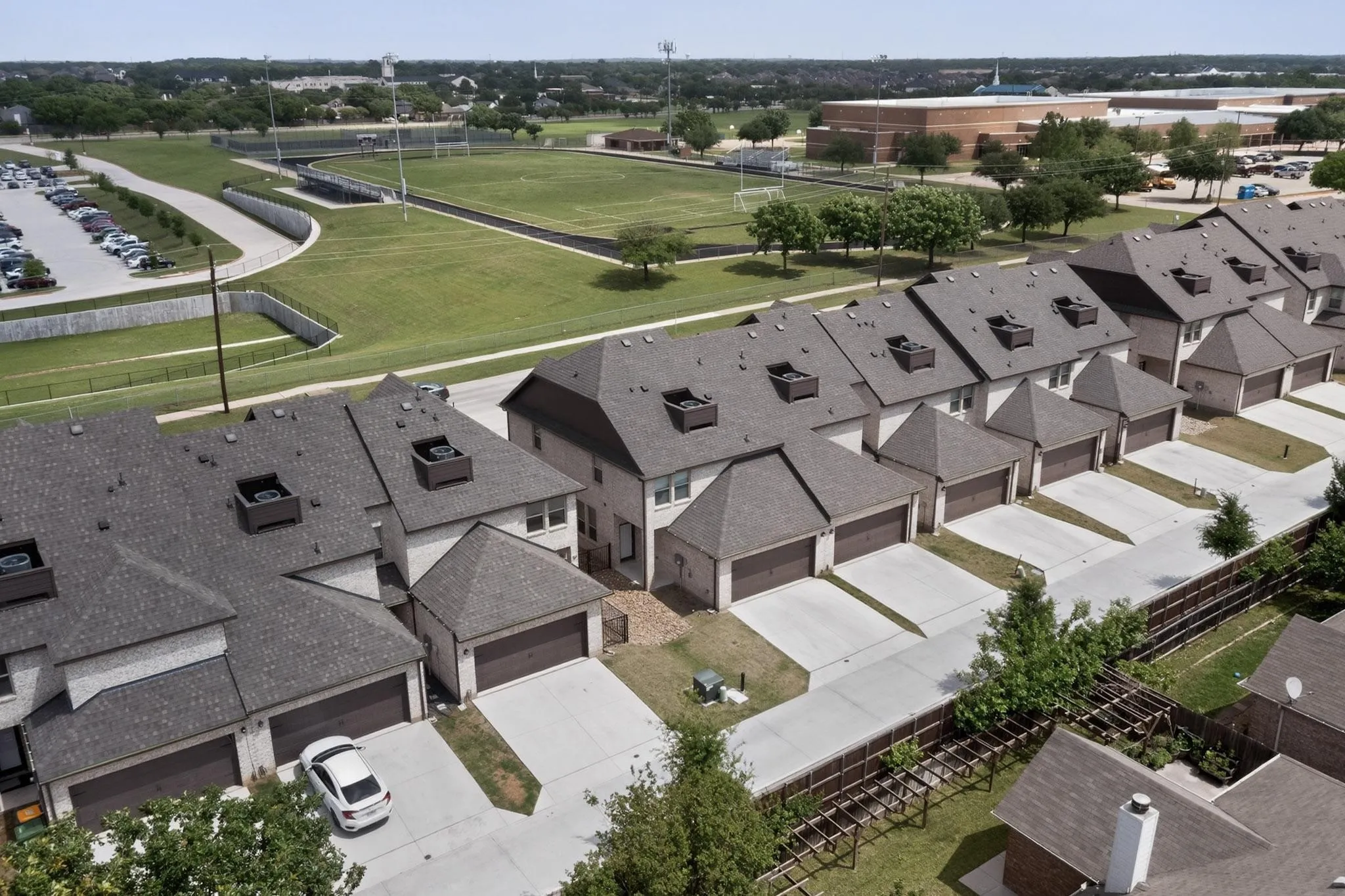 Part of a cohesive, newer-built townhome community
