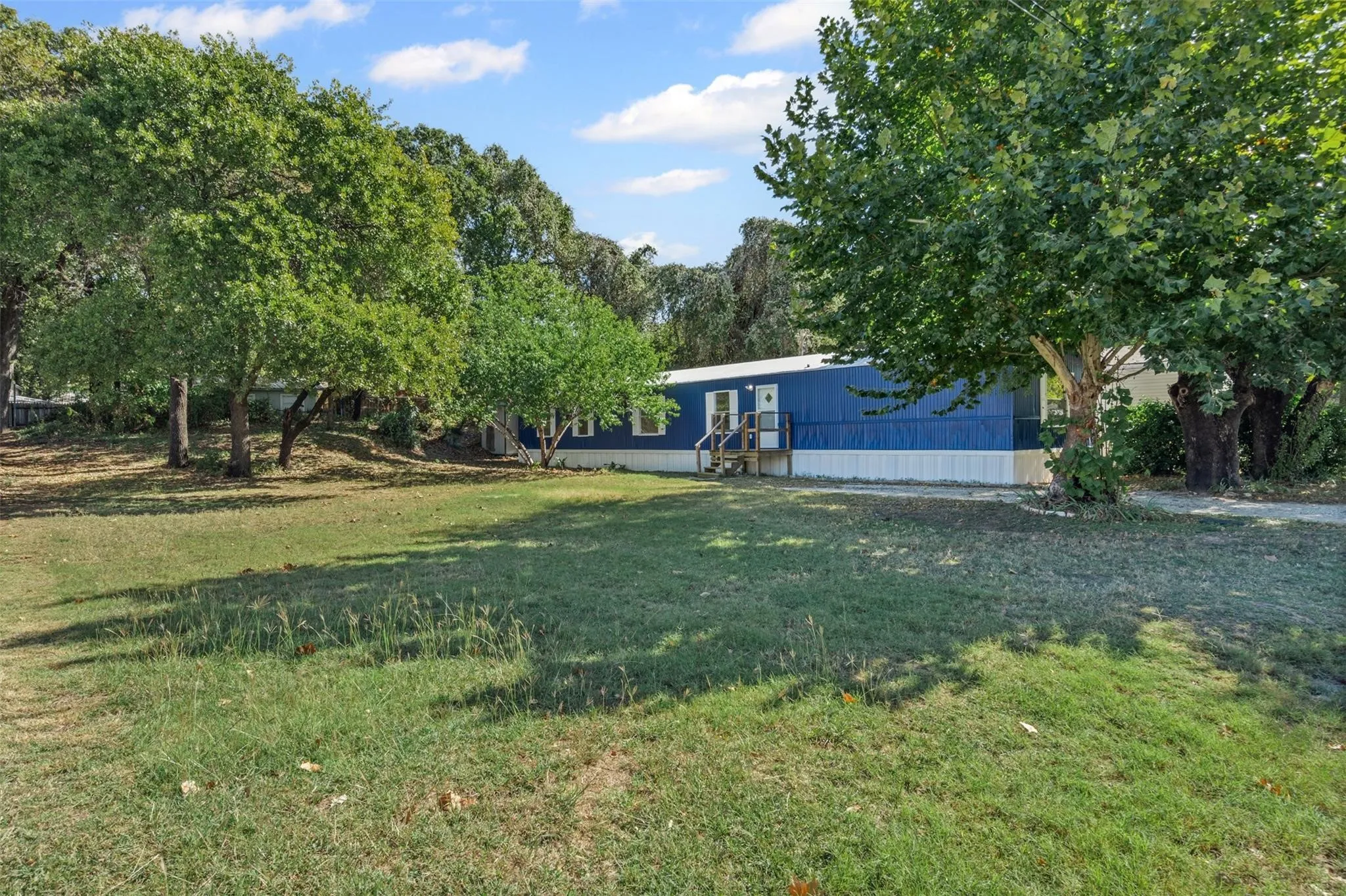 Manufactured Home For Sale in Hood County , 6525 Blue Water Court, Granbury, Texas 76049, 3 Bedroom, 2 Bathroom, Garage spaces, 1,216 Sqft, built in 1998, Preowned, mls#21213904, Real Estate Agent in Granbury, Homes For Sale in Hood county, Homes For Sale in Granbury, Realtor in Granbury Texas, Real Estate Brokerage Independent Realty Texas, Luminita Cordes Realtor