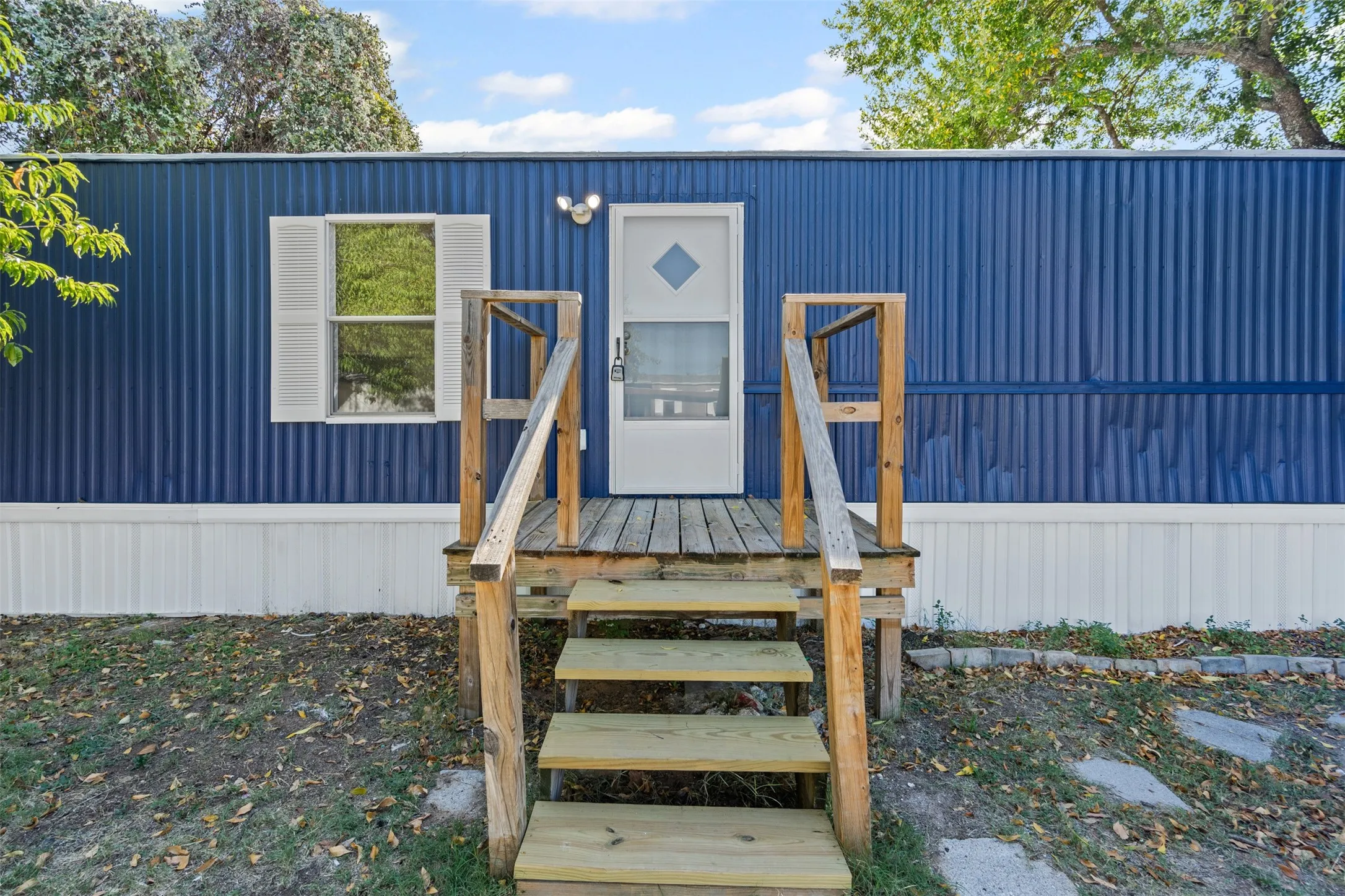 Manufactured Home For Sale in Hood County , 6525 Blue Water Court, Granbury, Texas 76049, 3 Bedroom, 2 Bathroom, Garage spaces, 1,216 Sqft, built in 1998, Preowned, mls#21213904, Real Estate Agent in Granbury, Homes For Sale in Hood county, Homes For Sale in Granbury, Realtor in Granbury Texas, Real Estate Brokerage Independent Realty Texas, Luminita Cordes Realtor