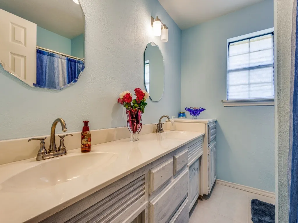 Single Family Residence For Sale in Collin County , 9A Rhea Mills Circle, Prosper, Texas 75078, 3 Bedroom, 2 Bathroom, 2 Garage spaces, 2,391 Sqft, built in 1985, Preowned, mls#21213119, Real Estate Agent in Prosper, Homes For Sale in Collin county, Homes For Sale in Prosper, Realtor in Prosper Texas, Real Estate Brokerage Independent Realty Texas, Luminita Cordes Realtor