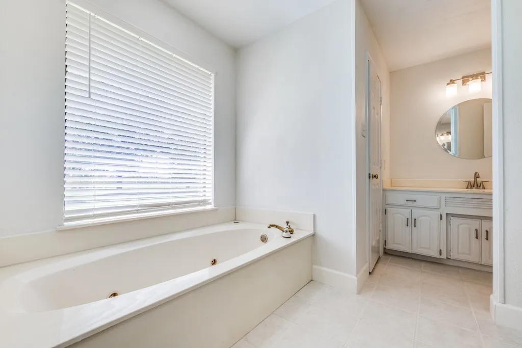 Single Family Residence For Sale in Collin County , 9A Rhea Mills Circle, Prosper, Texas 75078, 3 Bedroom, 2 Bathroom, 2 Garage spaces, 2,391 Sqft, built in 1985, Preowned, mls#21213119, Real Estate Agent in Prosper, Homes For Sale in Collin county, Homes For Sale in Prosper, Realtor in Prosper Texas, Real Estate Brokerage Independent Realty Texas, Luminita Cordes Realtor