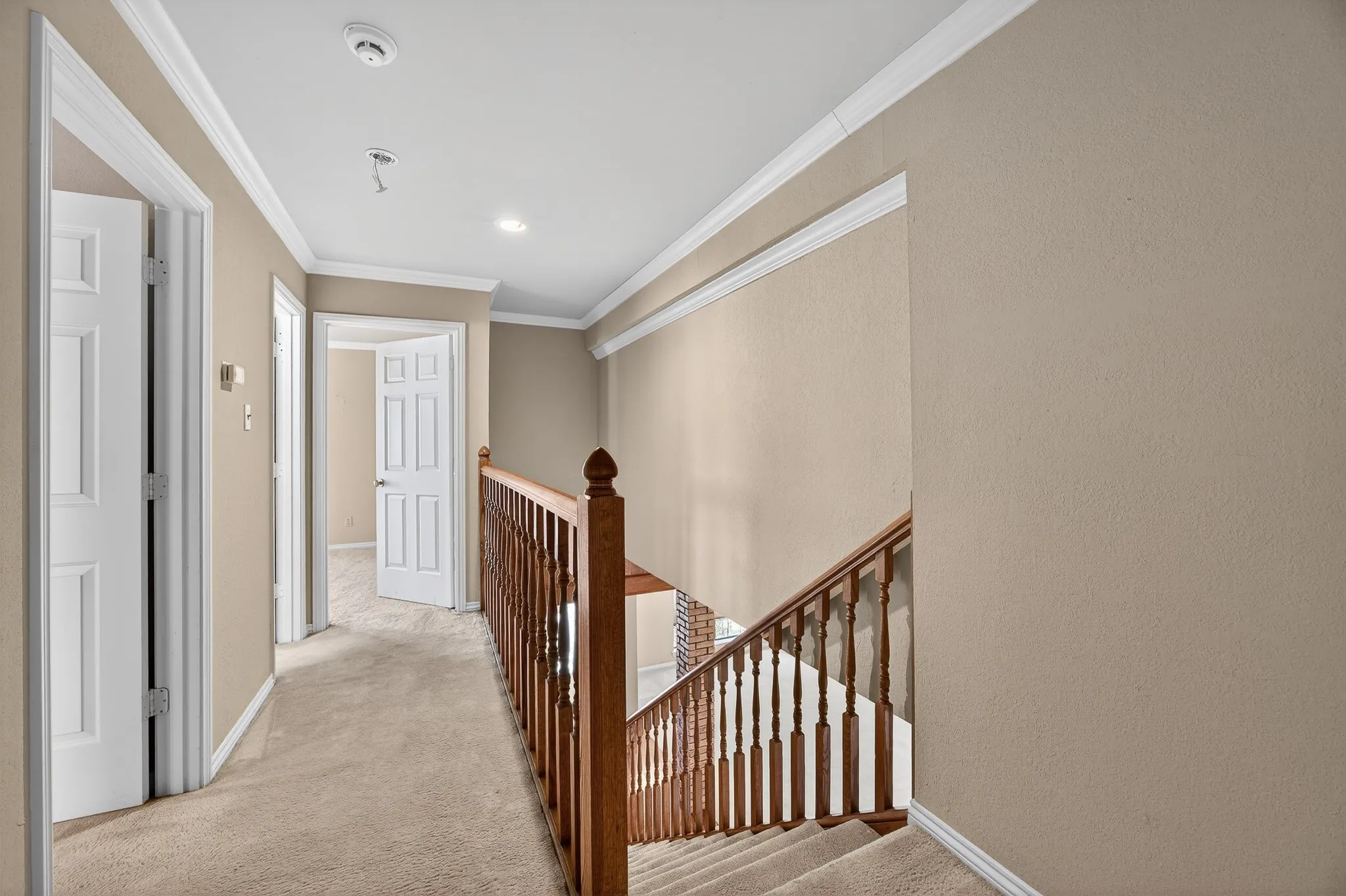 Single Family Residence For Sale in Dallas County , 100 Castle Court, Irving, Texas 75038, 3 Bedroom, 3 Bathroom, 2 Garage spaces, 2,566 Sqft, built in 1983, mls#21210050, Real Estate Agent in Irving, Homes For Sale in Dallas county, Homes For Sale in Irving, Realtor in Irving Texas, Real Estate Brokerage Independent Realty Texas, Luminita Cordes Realtor