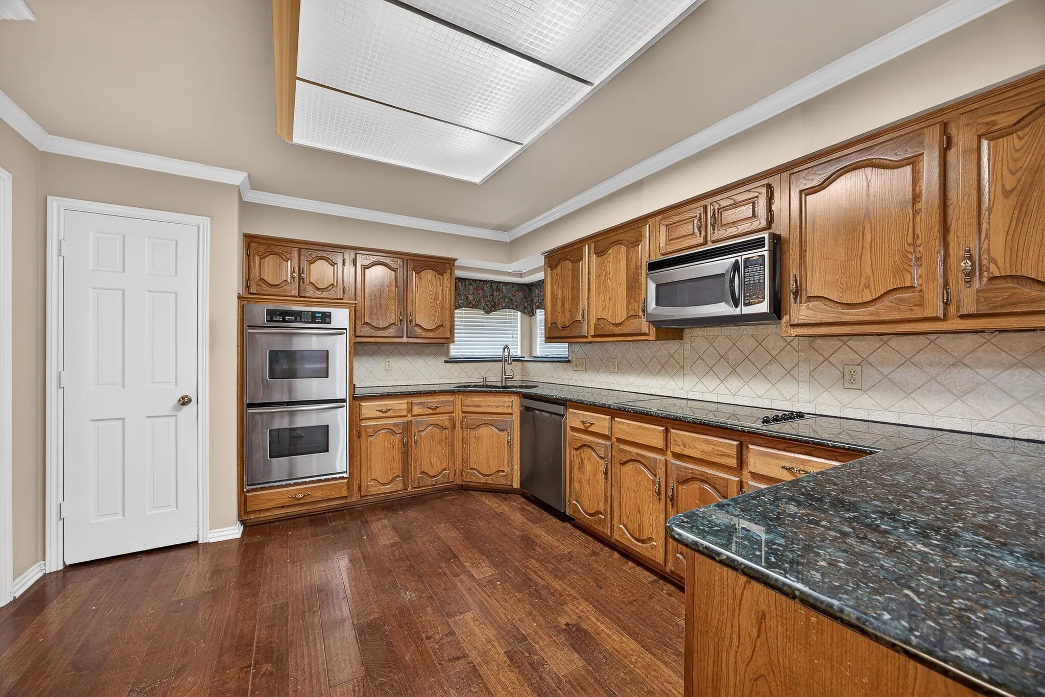 Single Family Residence For Sale in Dallas County , 100 Castle Court, Irving, Texas 75038, 3 Bedroom, 3 Bathroom, 2 Garage spaces, 2,566 Sqft, built in 1983, mls#21210050, Real Estate Agent in Irving, Homes For Sale in Dallas county, Homes For Sale in Irving, Realtor in Irving Texas, Real Estate Brokerage Independent Realty Texas, Luminita Cordes Realtor