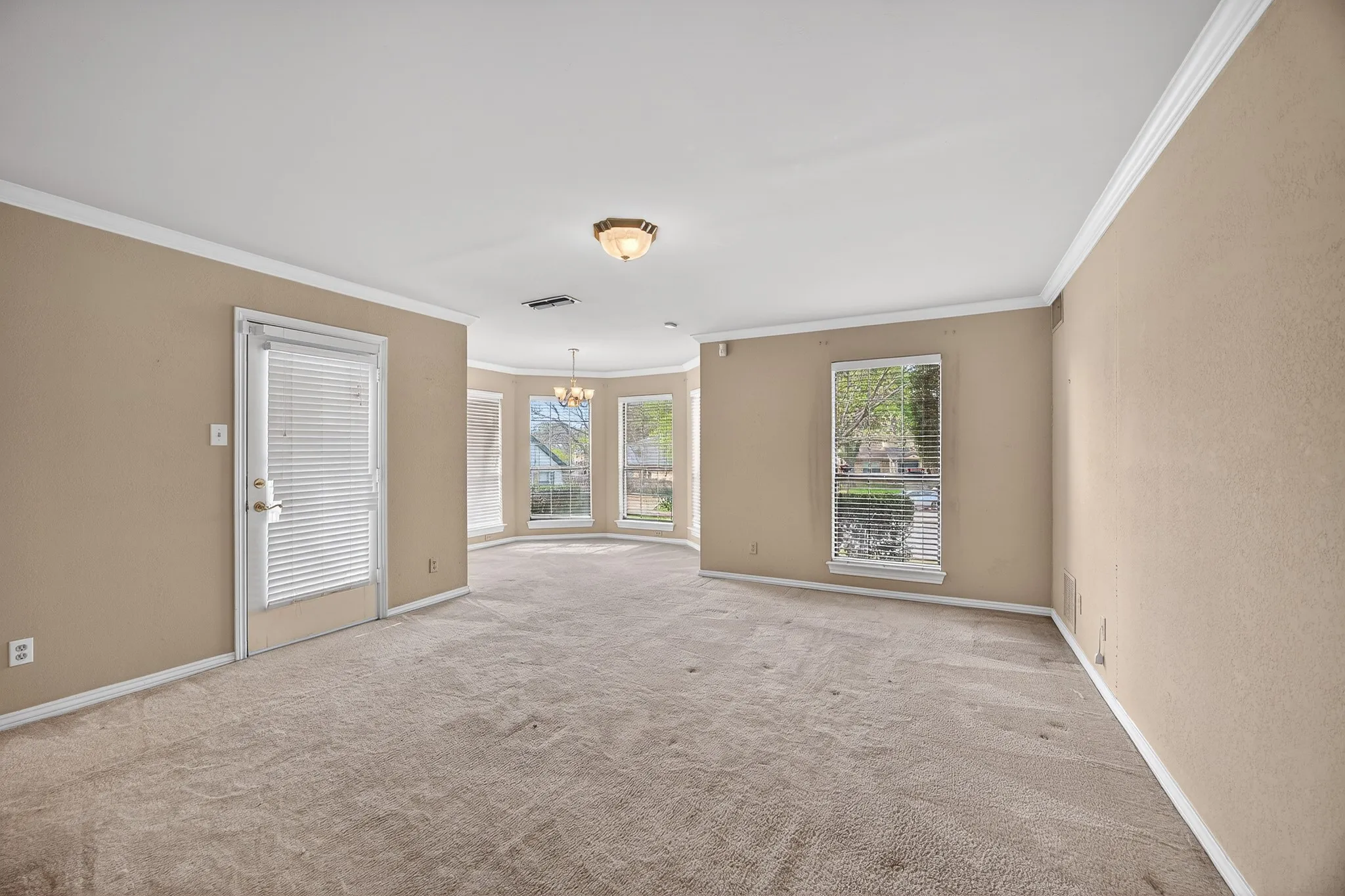 Single Family Residence For Sale in Dallas County , 100 Castle Court, Irving, Texas 75038, 3 Bedroom, 3 Bathroom, 2 Garage spaces, 2,566 Sqft, built in 1983, mls#21210050, Real Estate Agent in Irving, Homes For Sale in Dallas county, Homes For Sale in Irving, Realtor in Irving Texas, Real Estate Brokerage Independent Realty Texas, Luminita Cordes Realtor