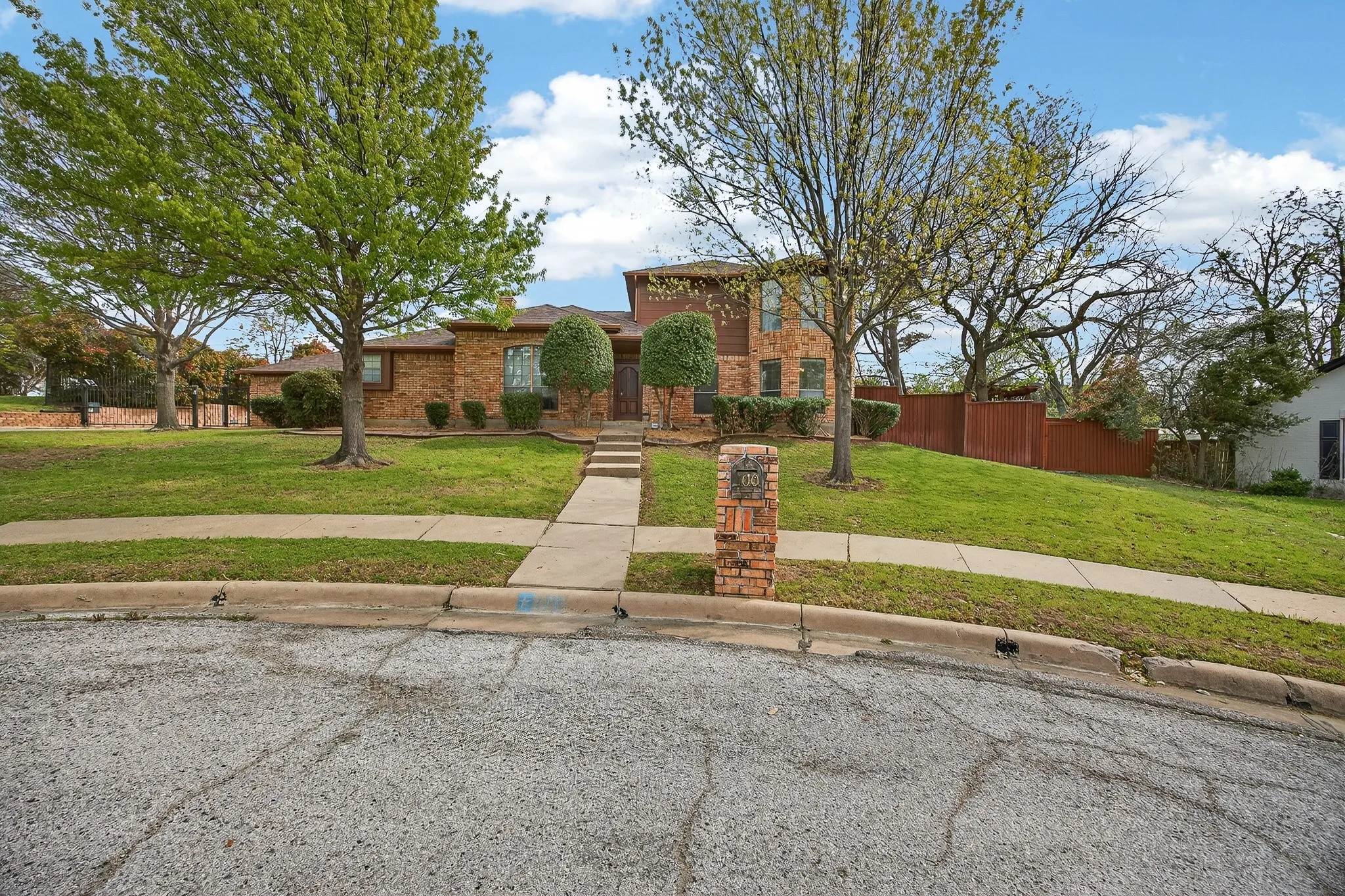 Large Lot in cul-de-sac