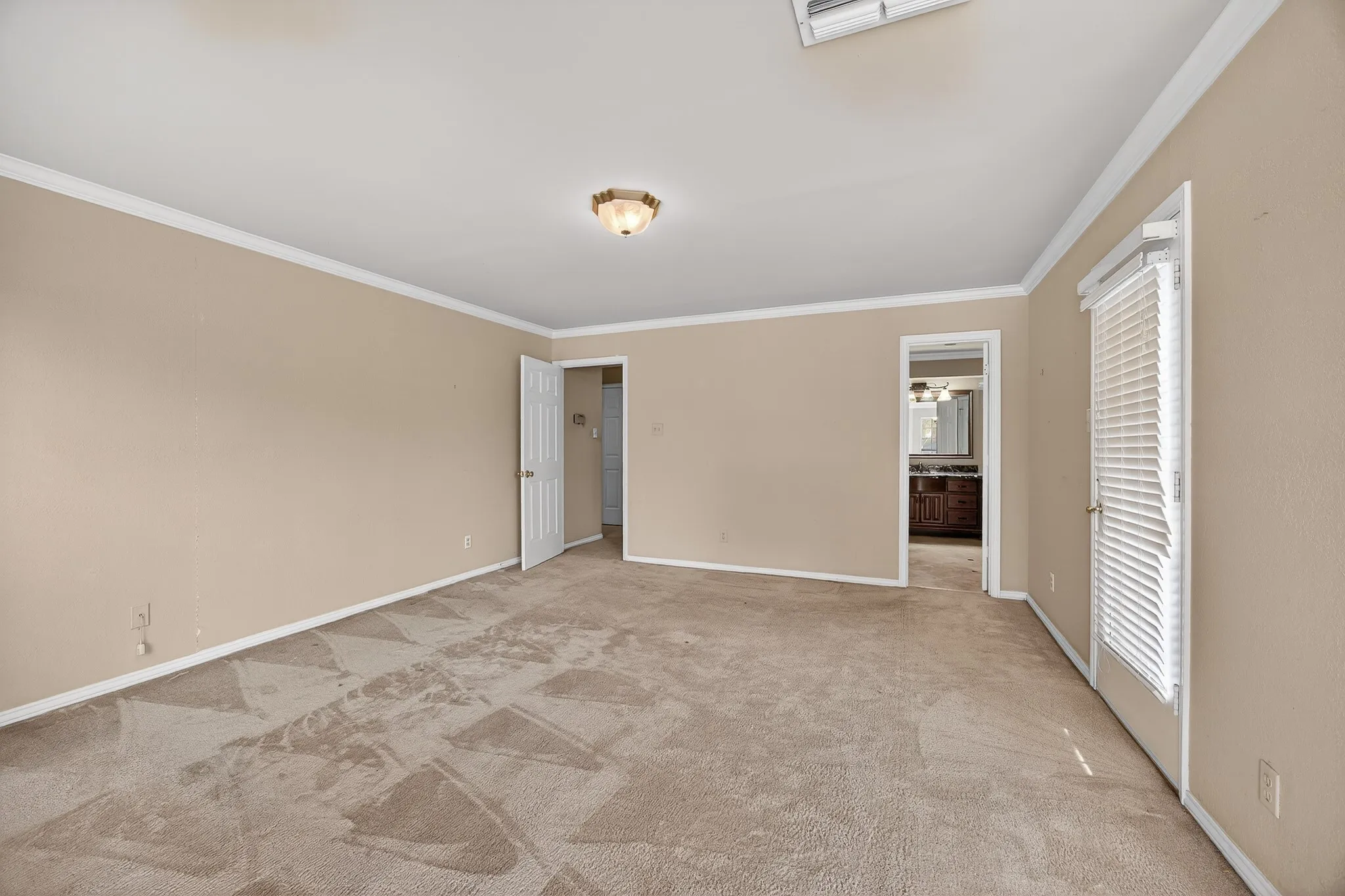 Single Family Residence For Sale in Dallas County , 100 Castle Court, Irving, Texas 75038, 3 Bedroom, 3 Bathroom, 2 Garage spaces, 2,566 Sqft, built in 1983, mls#21210050, Real Estate Agent in Irving, Homes For Sale in Dallas county, Homes For Sale in Irving, Realtor in Irving Texas, Real Estate Brokerage Independent Realty Texas, Luminita Cordes Realtor