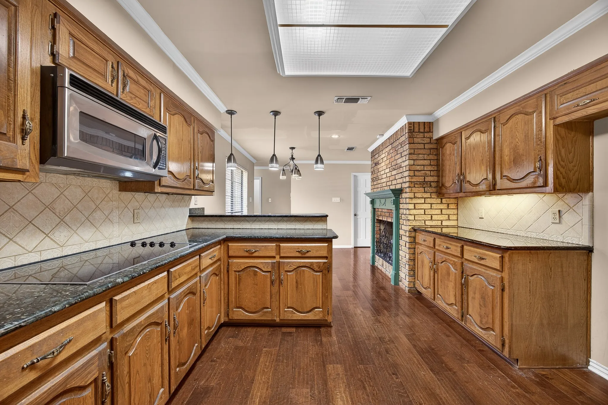 Single Family Residence For Sale in Dallas County , 100 Castle Court, Irving, Texas 75038, 3 Bedroom, 3 Bathroom, 2 Garage spaces, 2,566 Sqft, built in 1983, mls#21210050, Real Estate Agent in Irving, Homes For Sale in Dallas county, Homes For Sale in Irving, Realtor in Irving Texas, Real Estate Brokerage Independent Realty Texas, Luminita Cordes Realtor