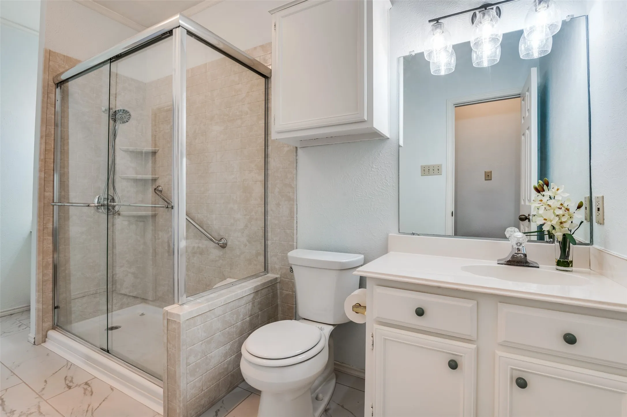 Condominium For Sale in Tarrant County , 2101 Count Fleet Drive 502, Arlington, Texas 76011, 2 Bedroom, 1 Bathroom, Garage spaces, 900 Sqft, built in 1983, mls#21212779, Real Estate Agent in Arlington, Homes For Sale in Tarrant county, Homes For Sale in Arlington, Realtor in Arlington Texas, Real Estate Brokerage Independent Realty Texas, Luminita Cordes Realtor