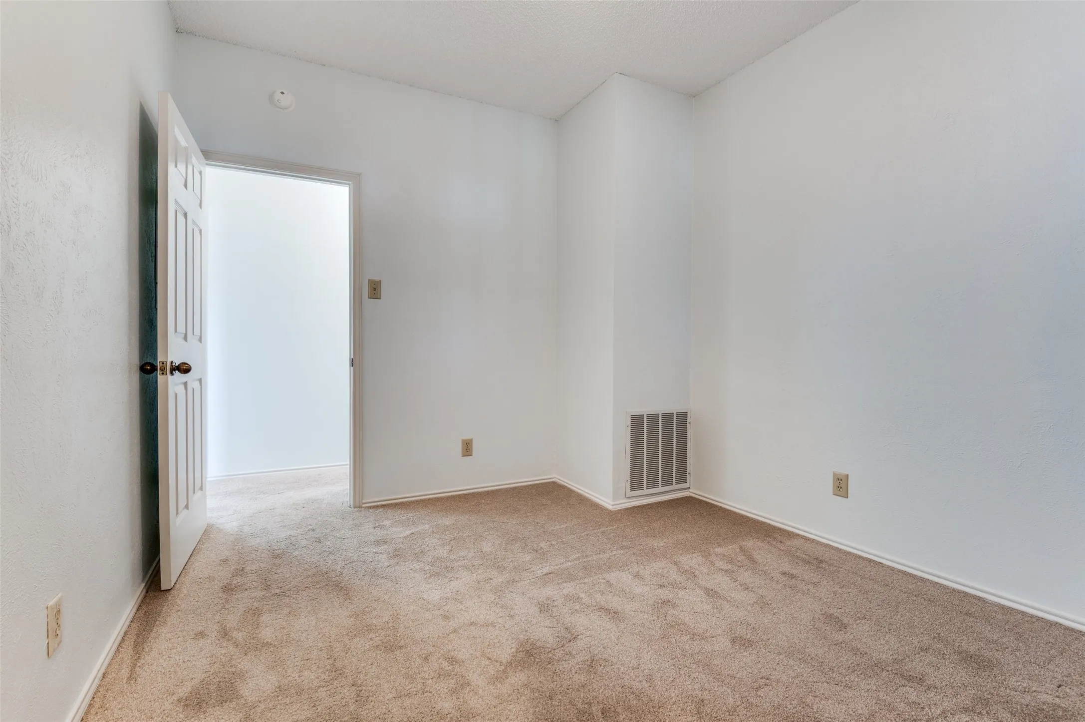 Secondary bedroom with a ceiling fan & walk-in closet