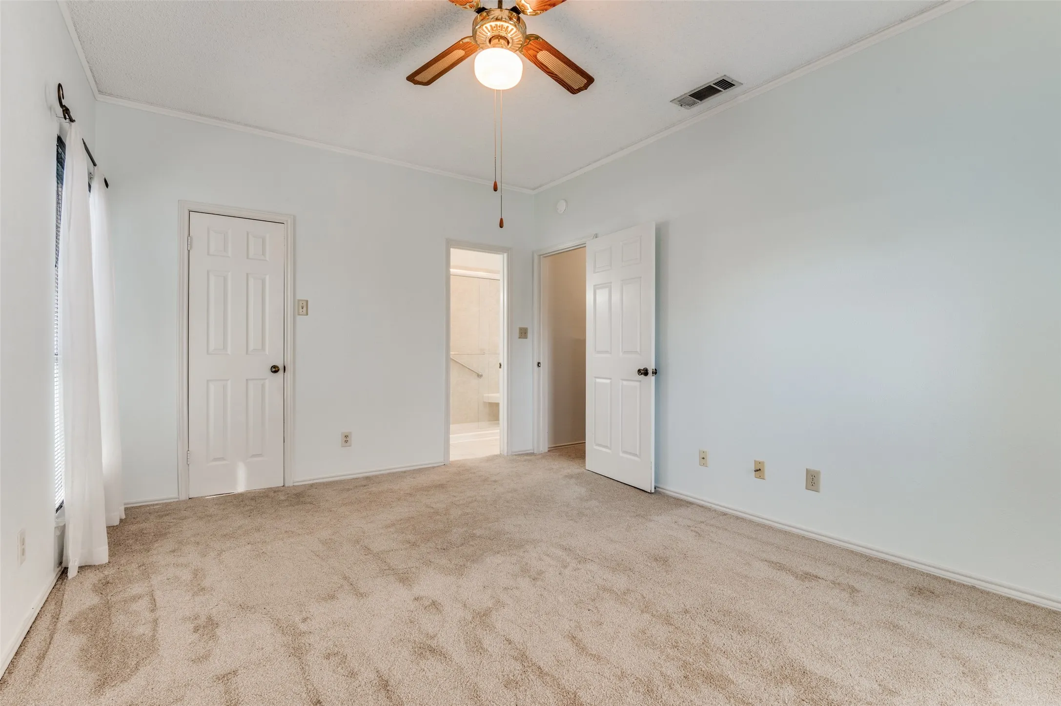 Condominium For Sale in Tarrant County , 2101 Count Fleet Drive 502, Arlington, Texas 76011, 2 Bedroom, 1 Bathroom, Garage spaces, 900 Sqft, built in 1983, mls#21212779, Real Estate Agent in Arlington, Homes For Sale in Tarrant county, Homes For Sale in Arlington, Realtor in Arlington Texas, Real Estate Brokerage Independent Realty Texas, Luminita Cordes Realtor