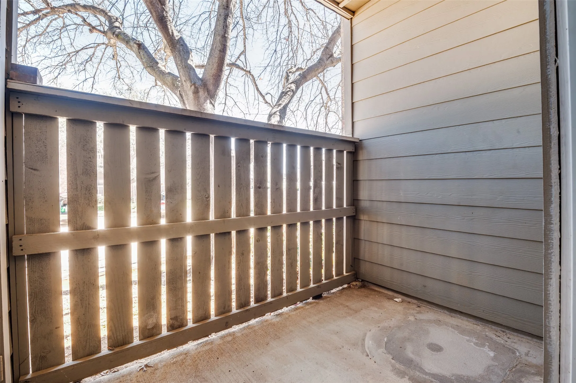 Covered patio off of living room